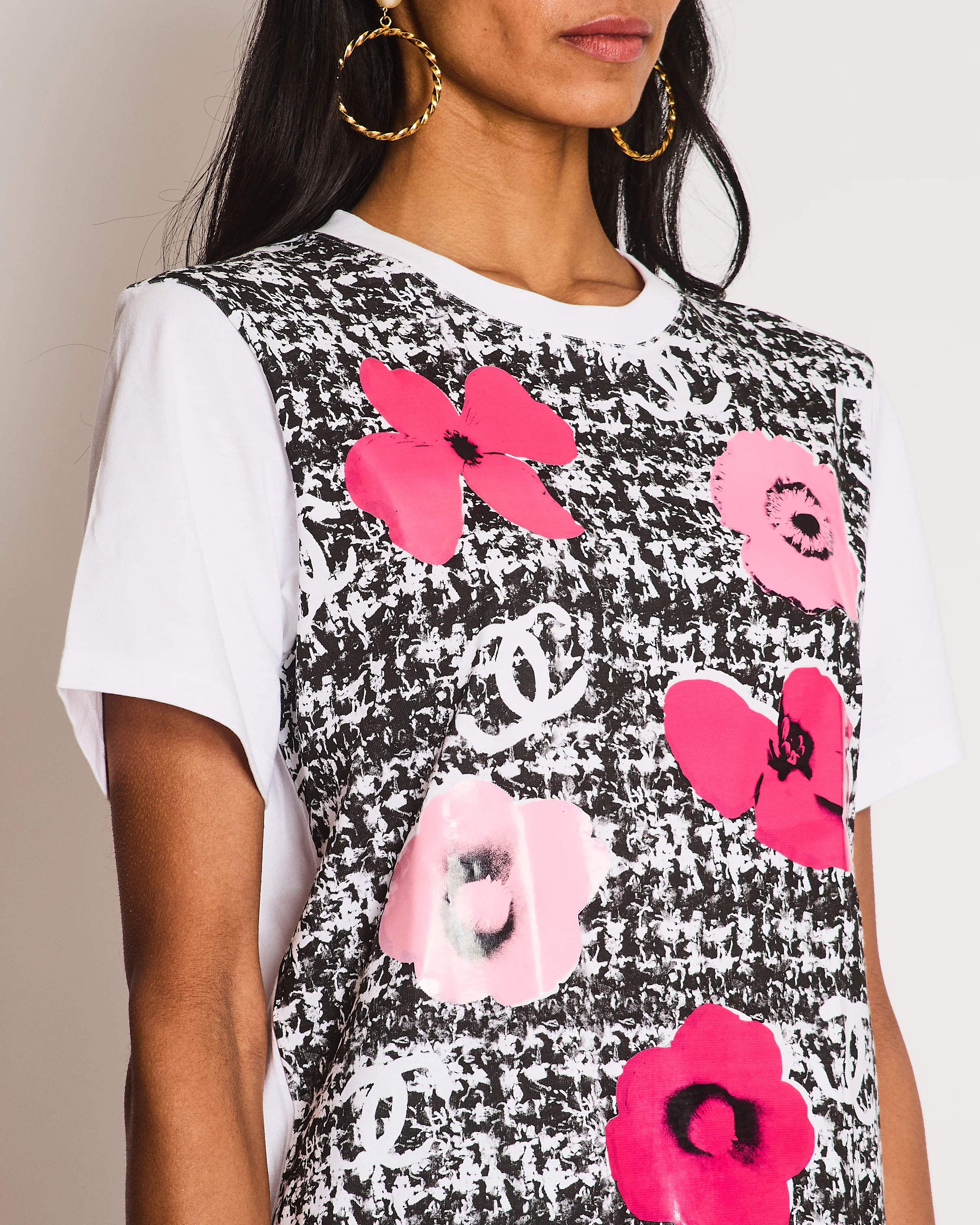 Chanel 24/S Black and White Tweed Effect T-Shirt with Laminate Pink Flowers Size M (UK 10) - Image 3