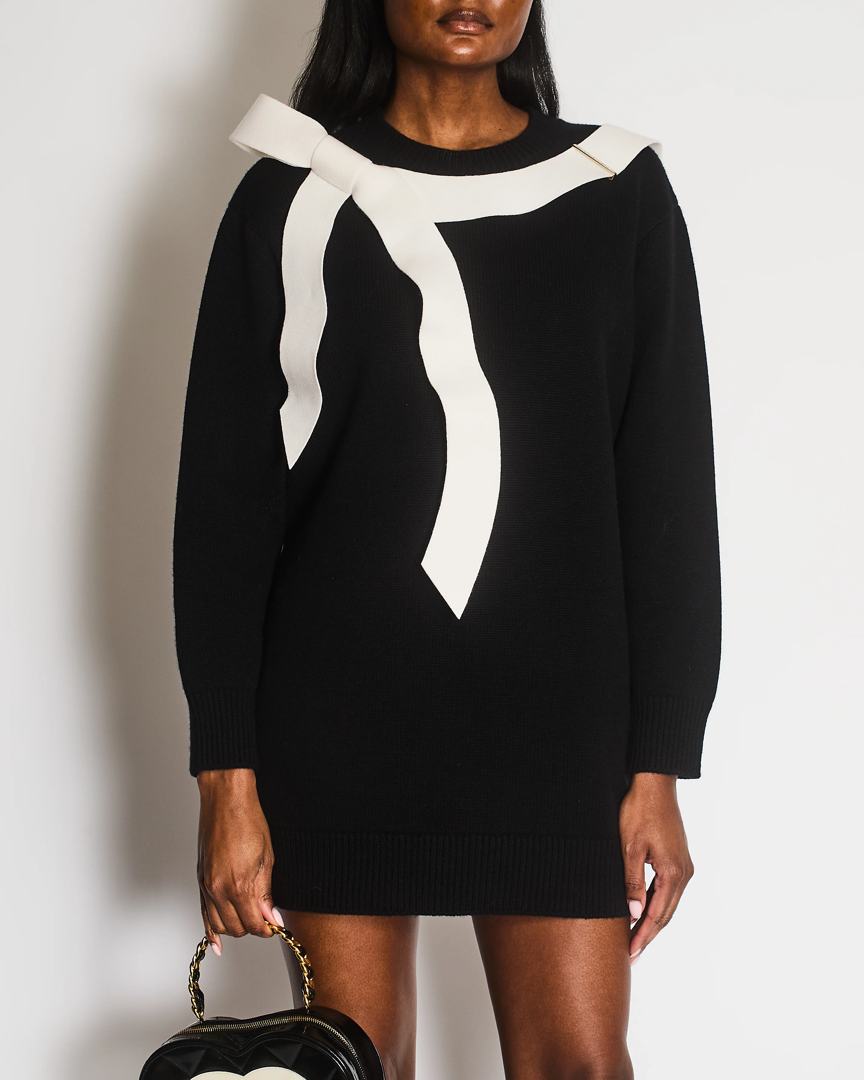 Chanel 25AW Black Cashmere Knitted Short-Sleeved Long Sleeve Dress with Ivory Long Bow Detail Size FR 38 (UK 10) - Image 2