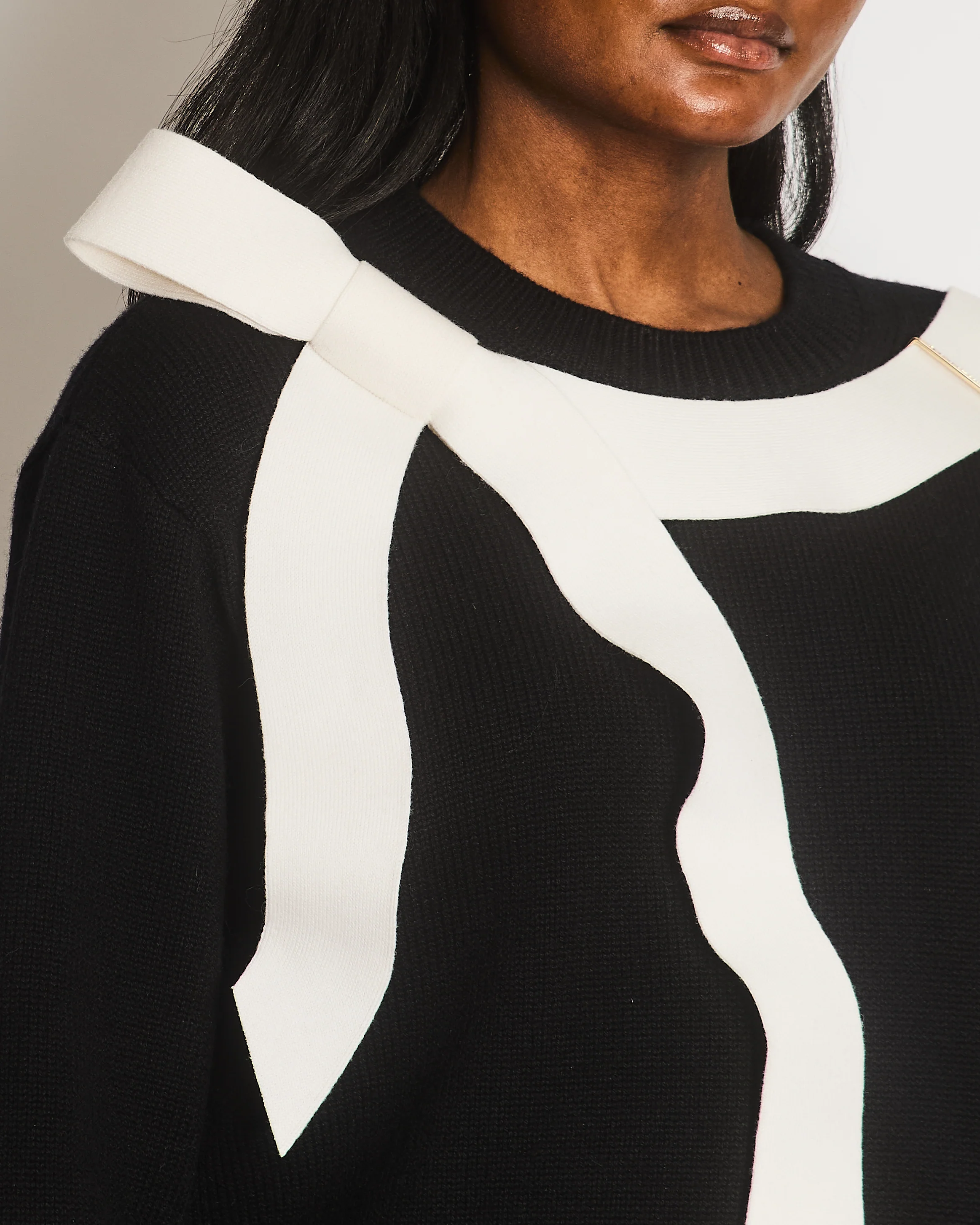 Chanel 25AW Black Cashmere Knitted Short-Sleeved Long Sleeve Dress with Ivory Long Bow Detail Size FR 38 (UK 10) - Image 3