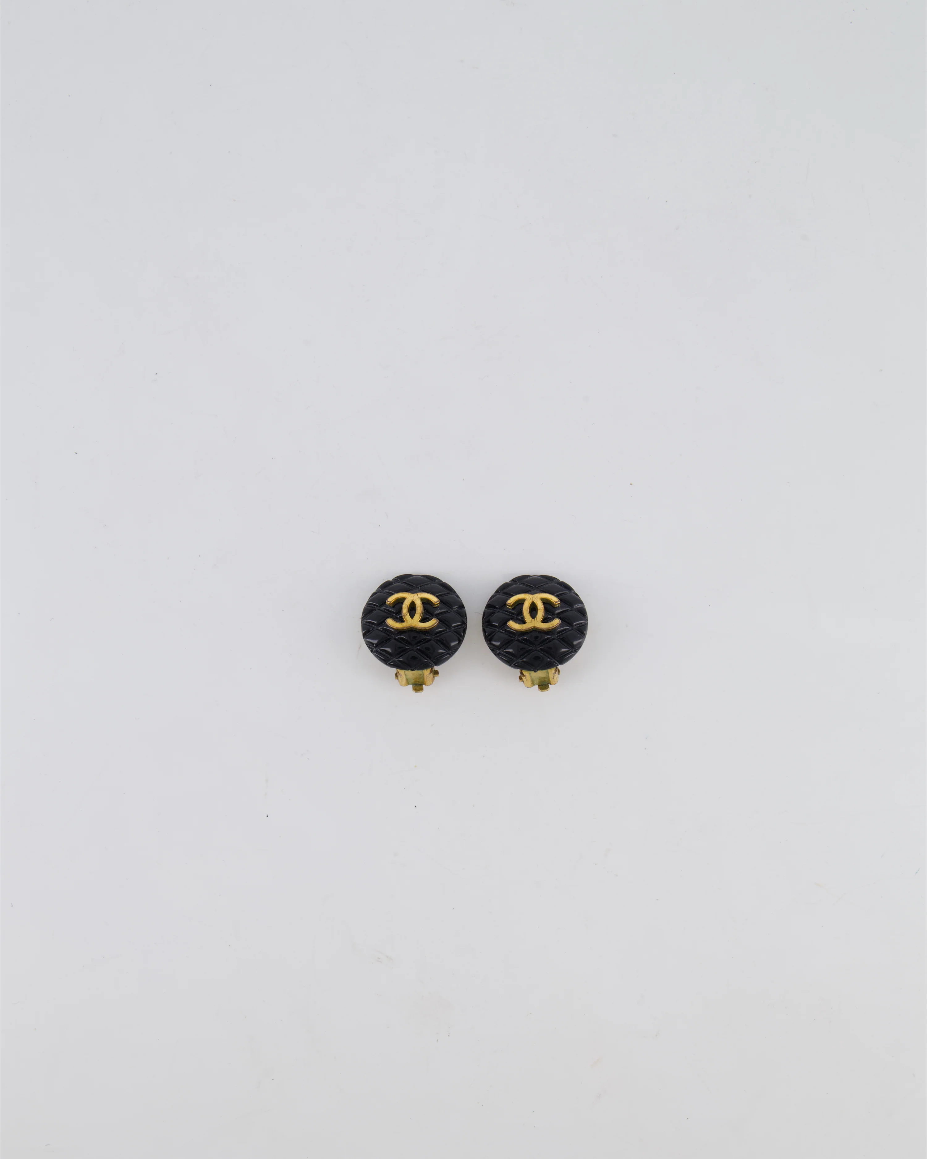 Chanel 94P Vintage Black Matelasse Small Round Clip-On Earrings with Gold CC Logo - Image 2