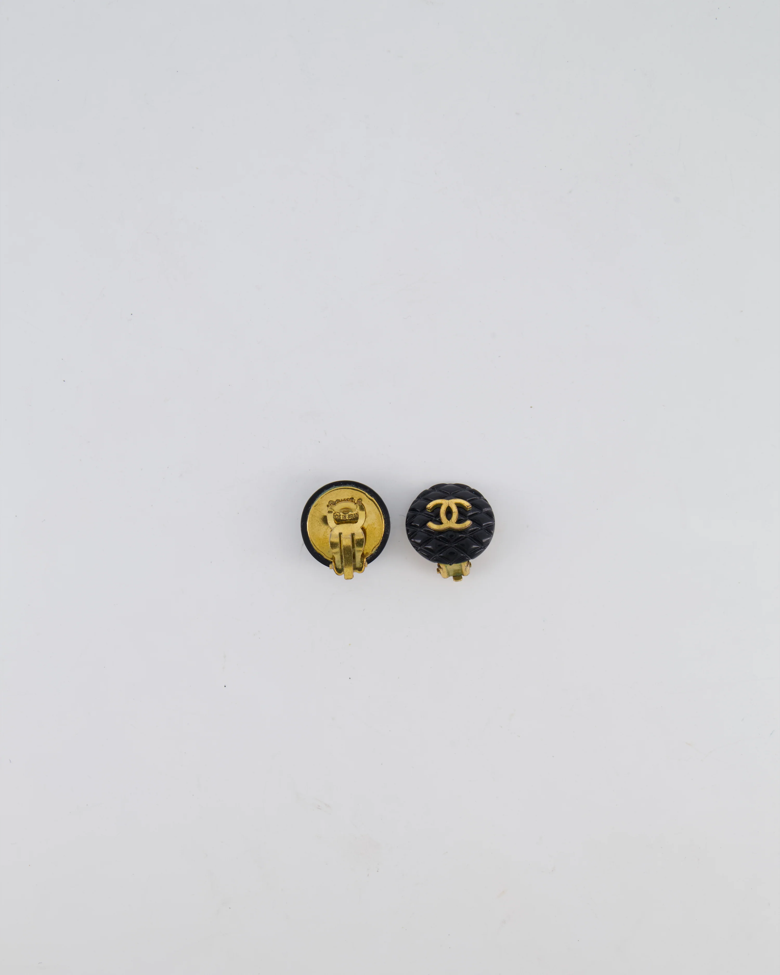 Chanel 94P Vintage Black Matelasse Small Round Clip-On Earrings with Gold CC Logo - Image 4