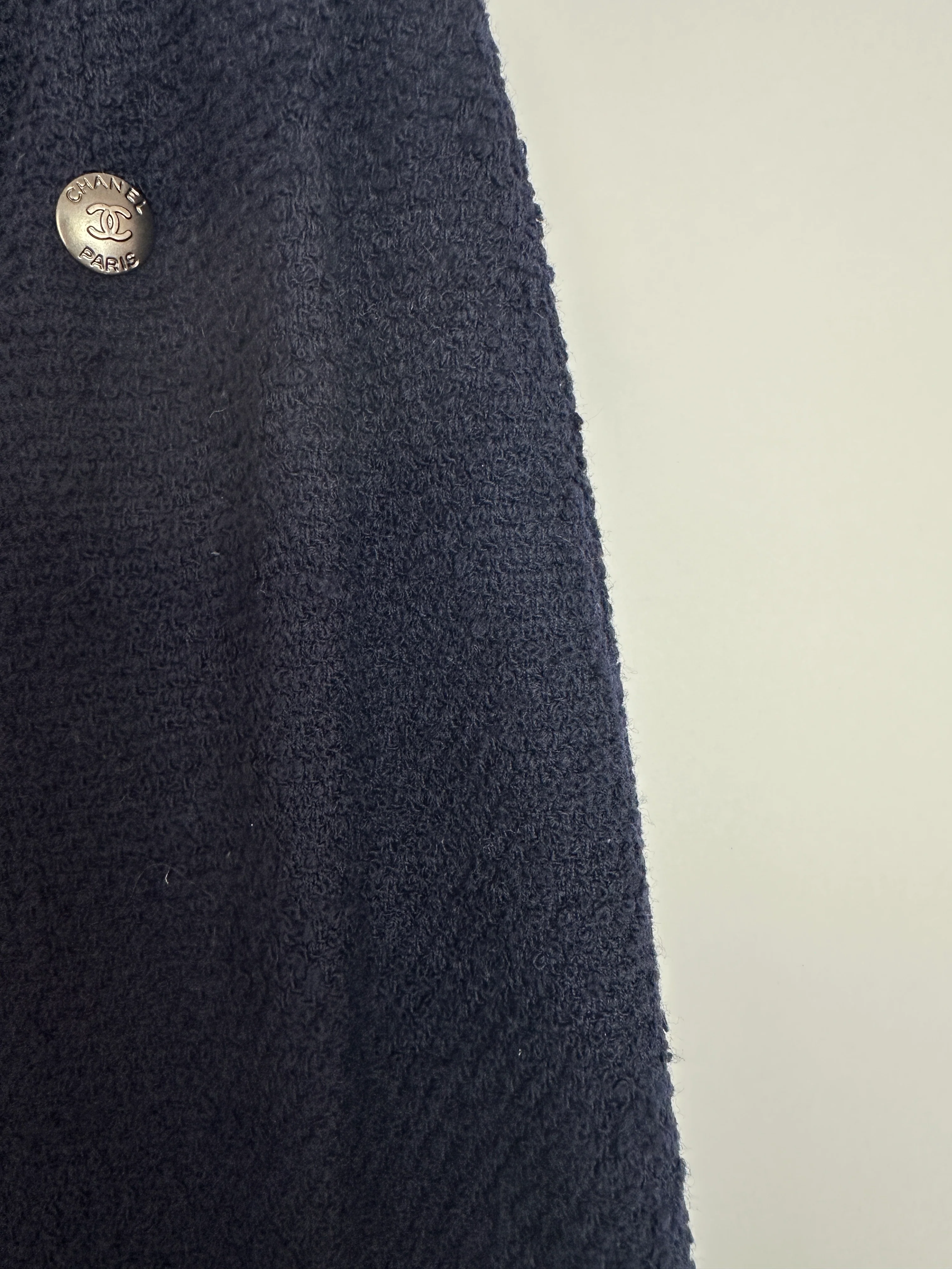Chanel 97A Navy Wool Long Sleeve Jacket and Pencil Skirt Set with Red, Blue, Green and Yellow Neckline Applique Detail Size FR 38 (UK 10) - Image 19