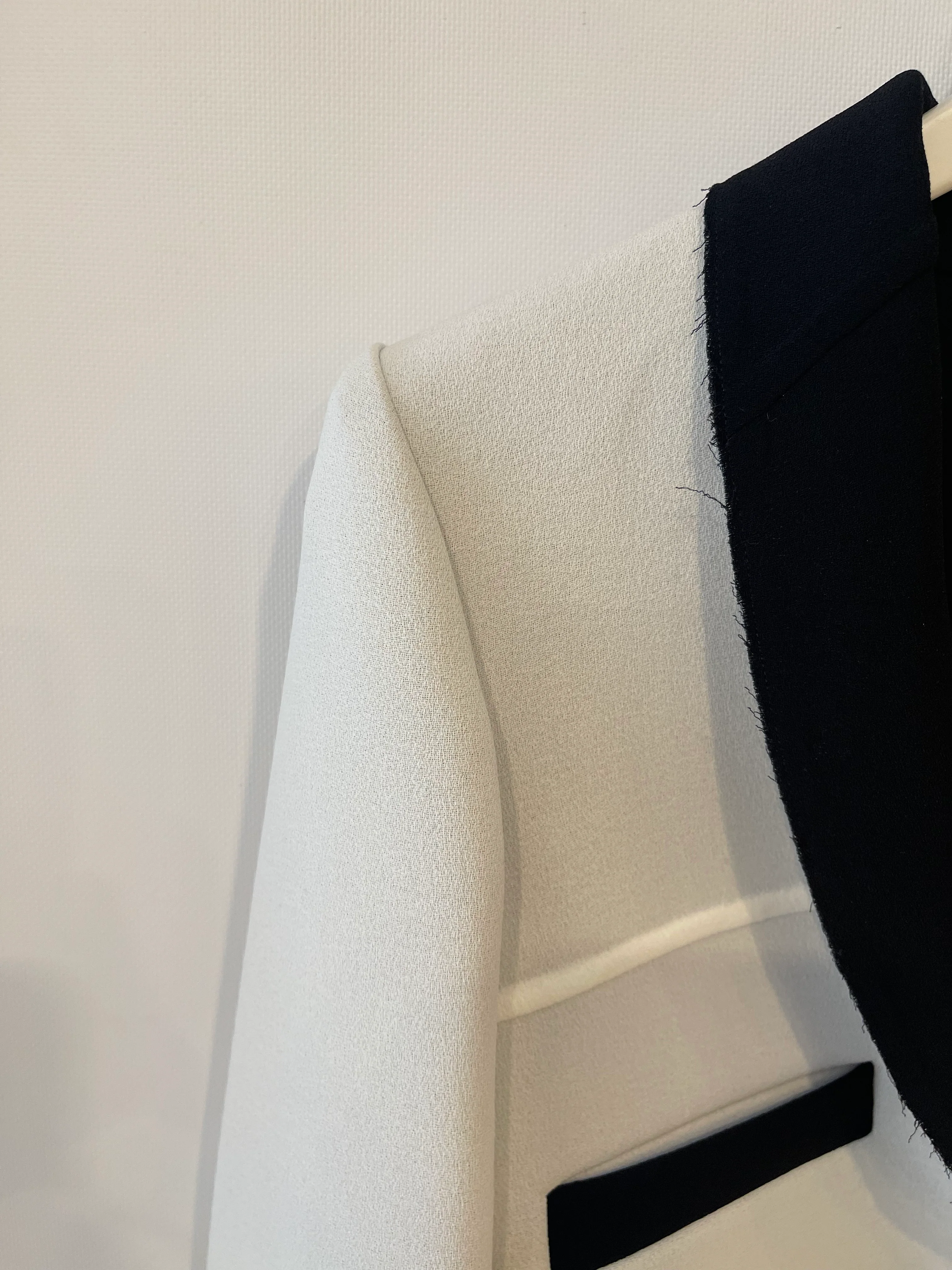 Chanel 14S Pale Grey and Black Trim Jacket with Belt and CC Button Details Size FR 34 (UK 6) RRP £3,250 - Image 10