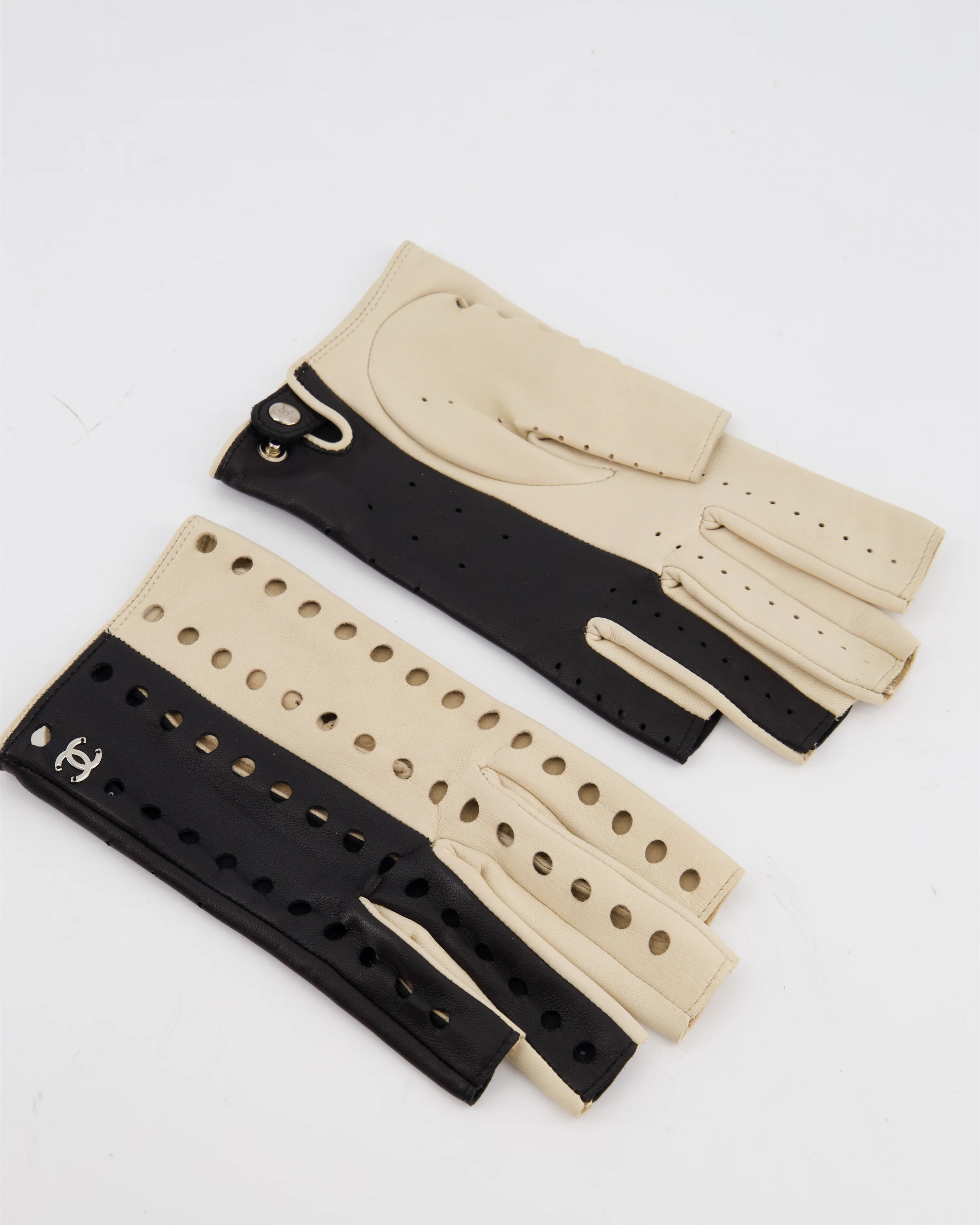 Chanel Black and Beige Perforated Fingerless Leather Gloves Size 7.5 - Image 2