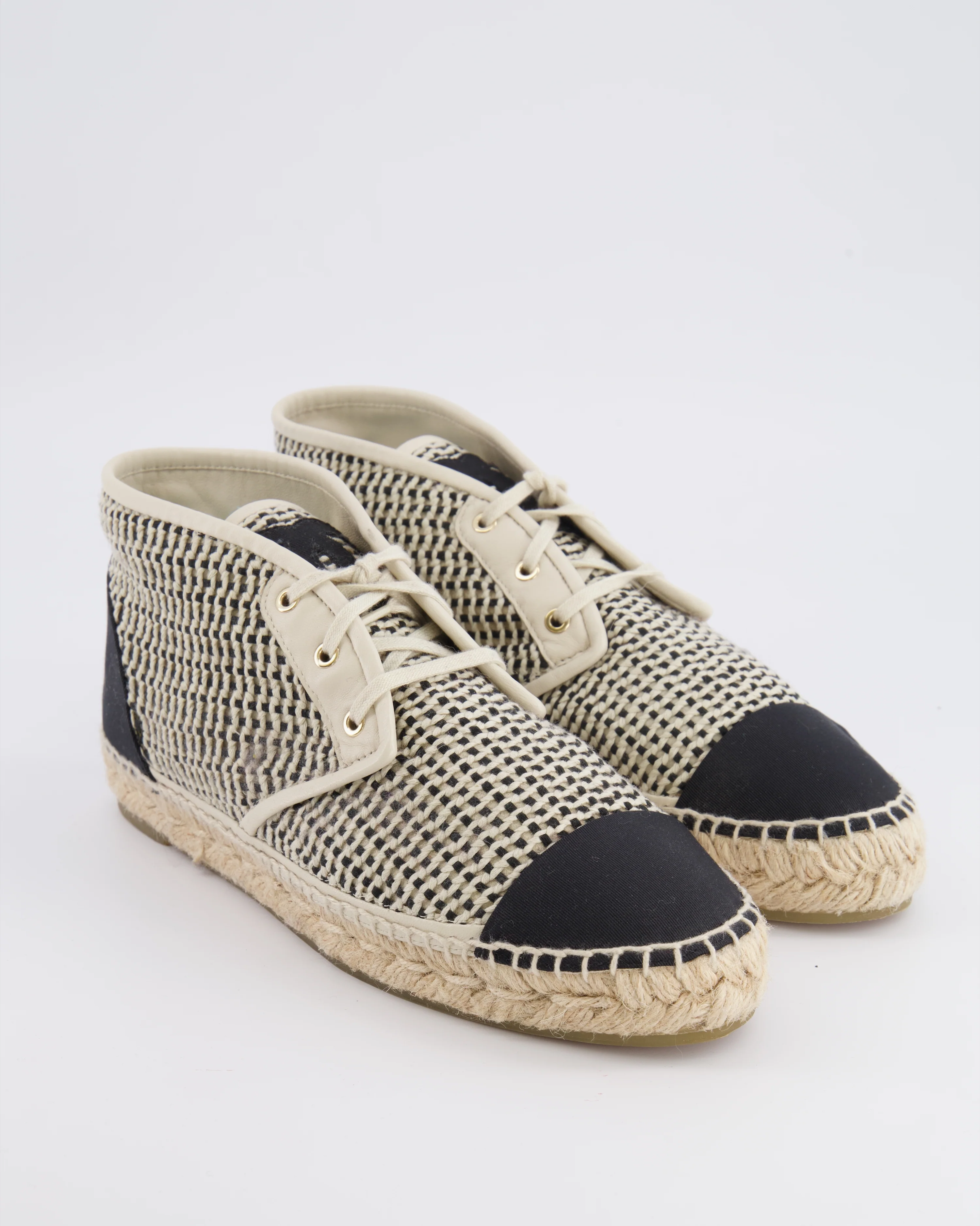Chanel Black and Cream Woven Espadrille Lace Up Shoes with CC Logo Detail Size EU 39C - Image 2