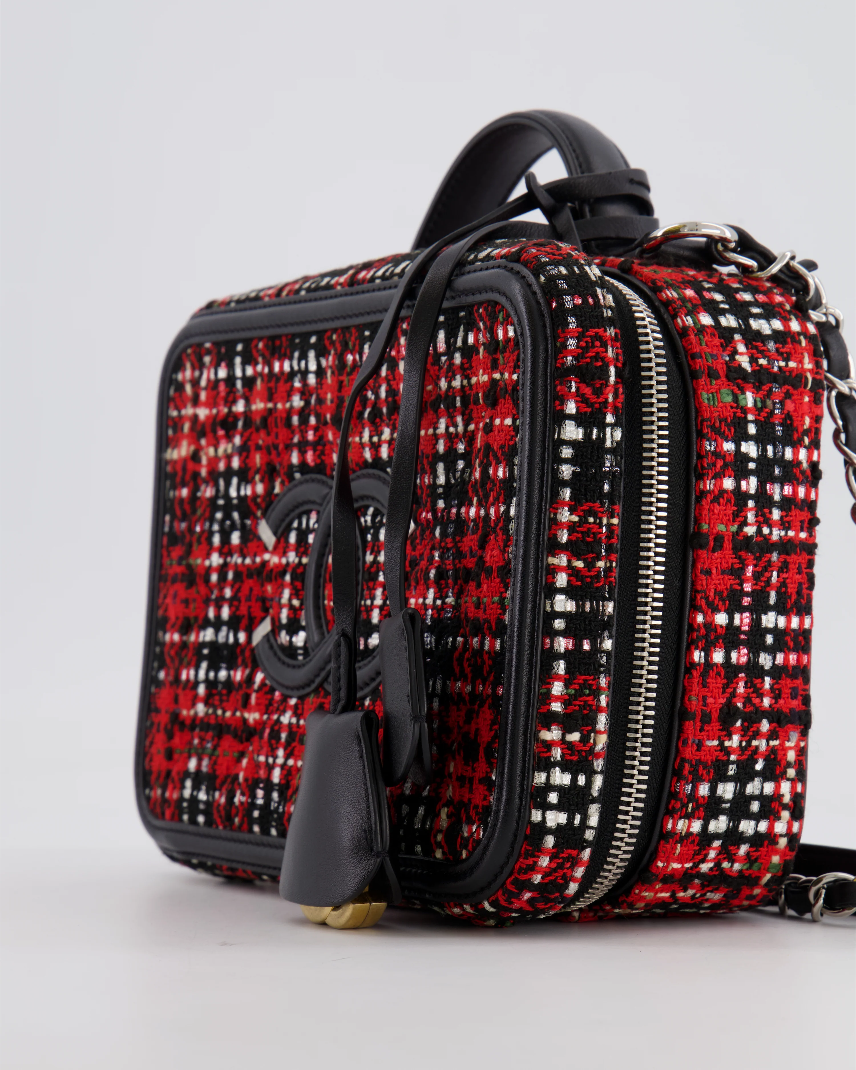 Chanel Black and Red Medium CC Filigree Vanity Case Bag in Tweed with Silver Hardware and Chain Detail - Image 17