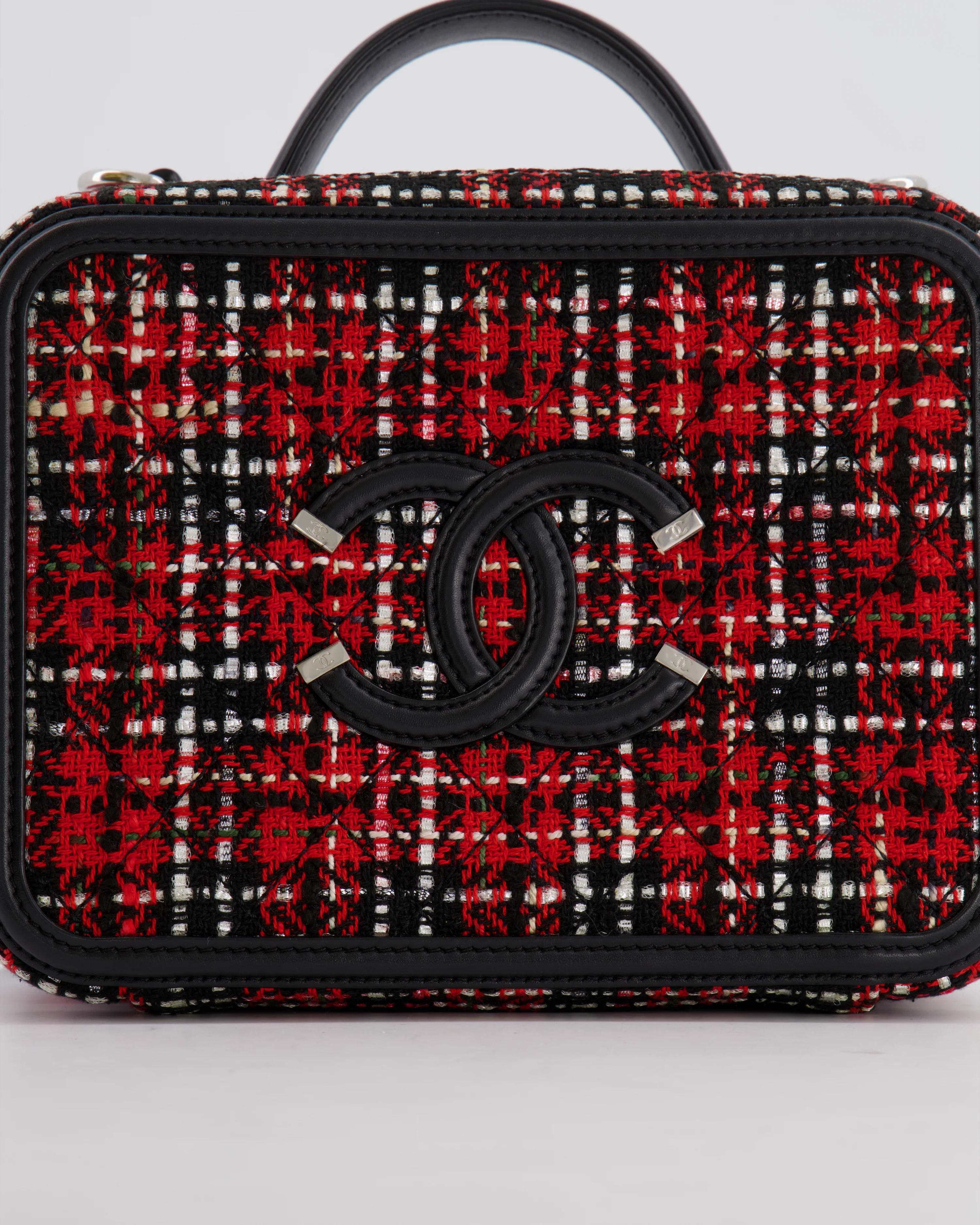 Chanel Black and Red Medium CC Filigree Vanity Case Bag in Tweed with Silver Hardware and Chain Detail - Image 21