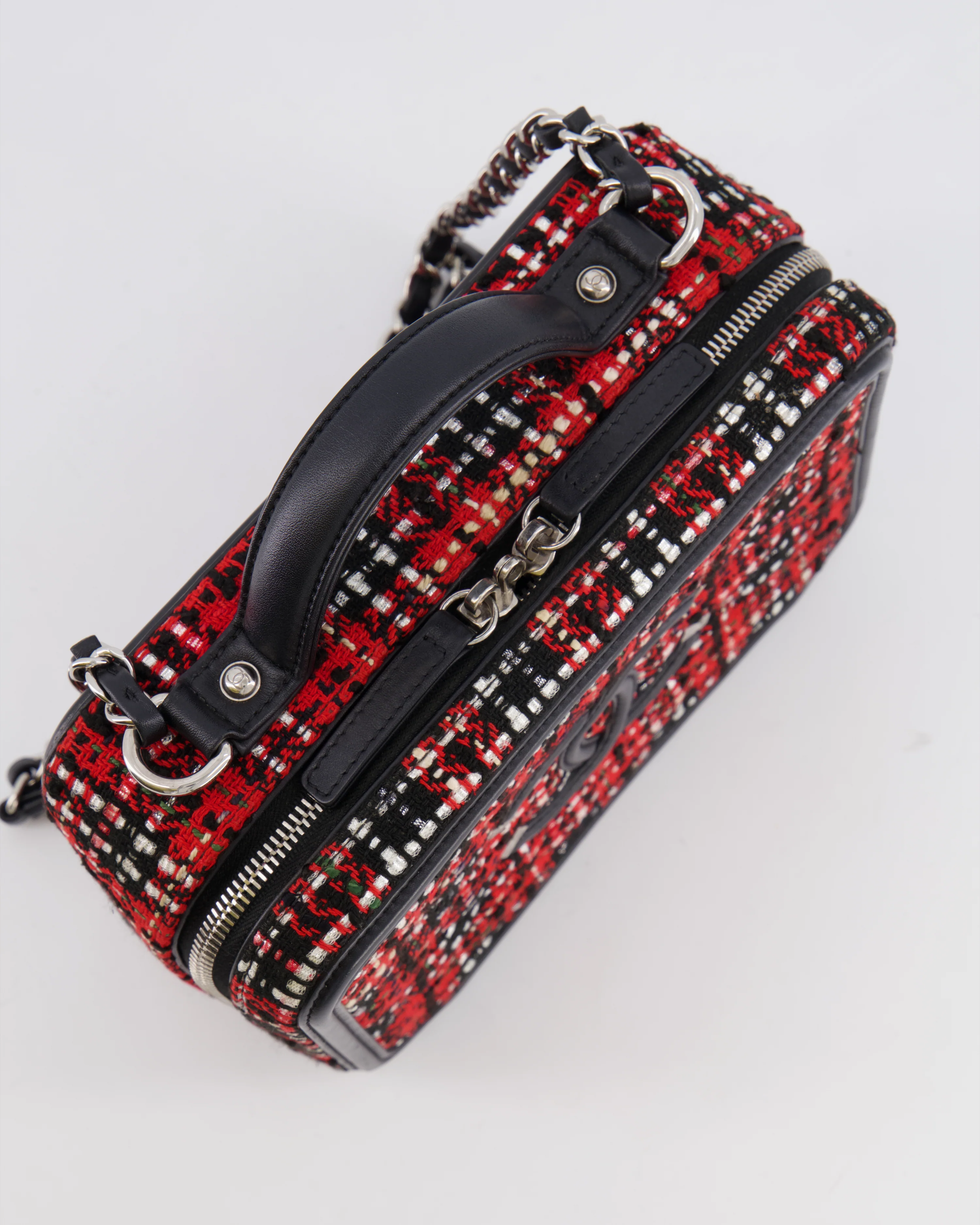 Chanel Black and Red Medium CC Filigree Vanity Case Bag in Tweed with Silver Hardware and Chain Detail - Image 22