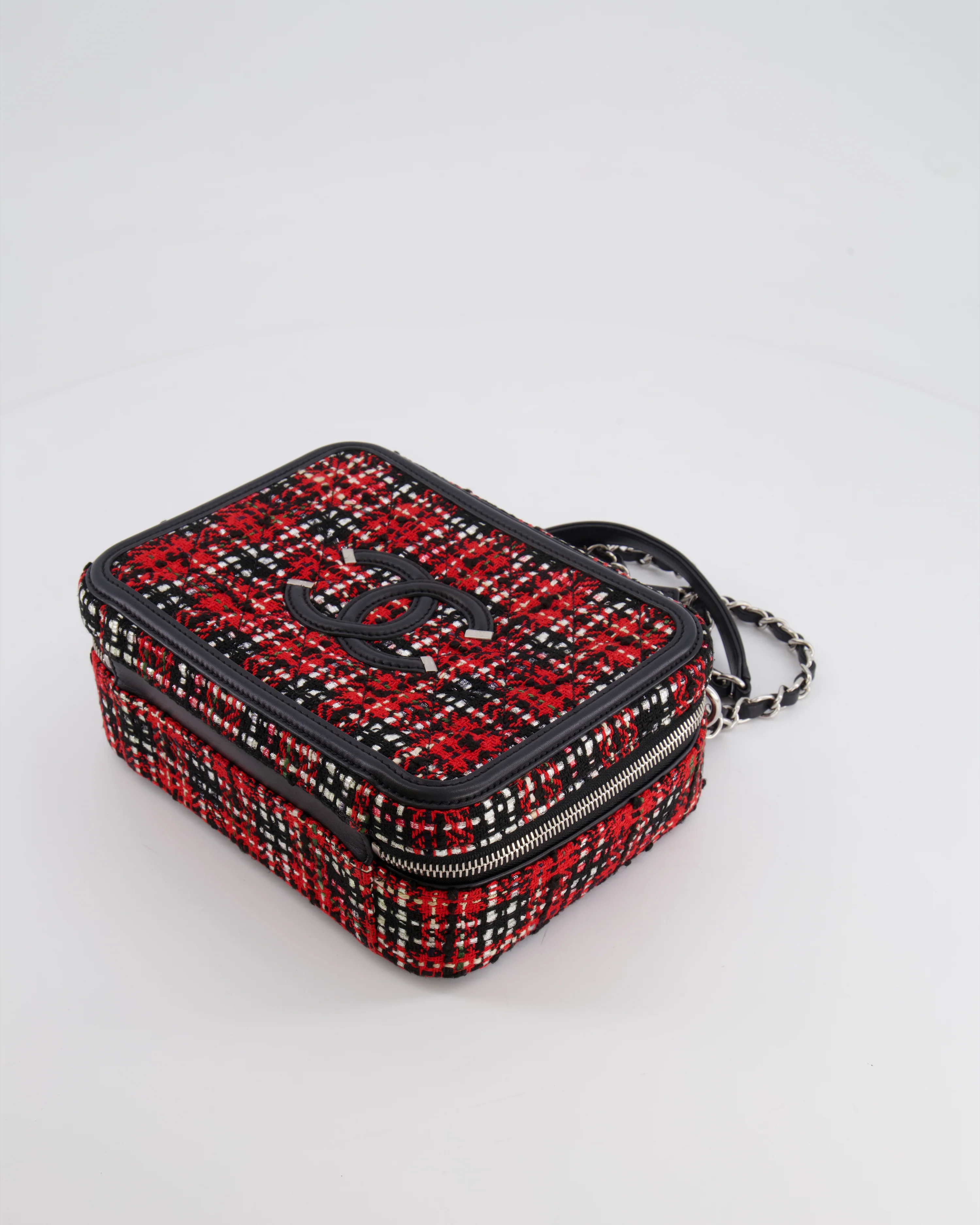 Chanel Black and Red Medium CC Filigree Vanity Case Bag in Tweed with Silver Hardware and Chain Detail - Image 25