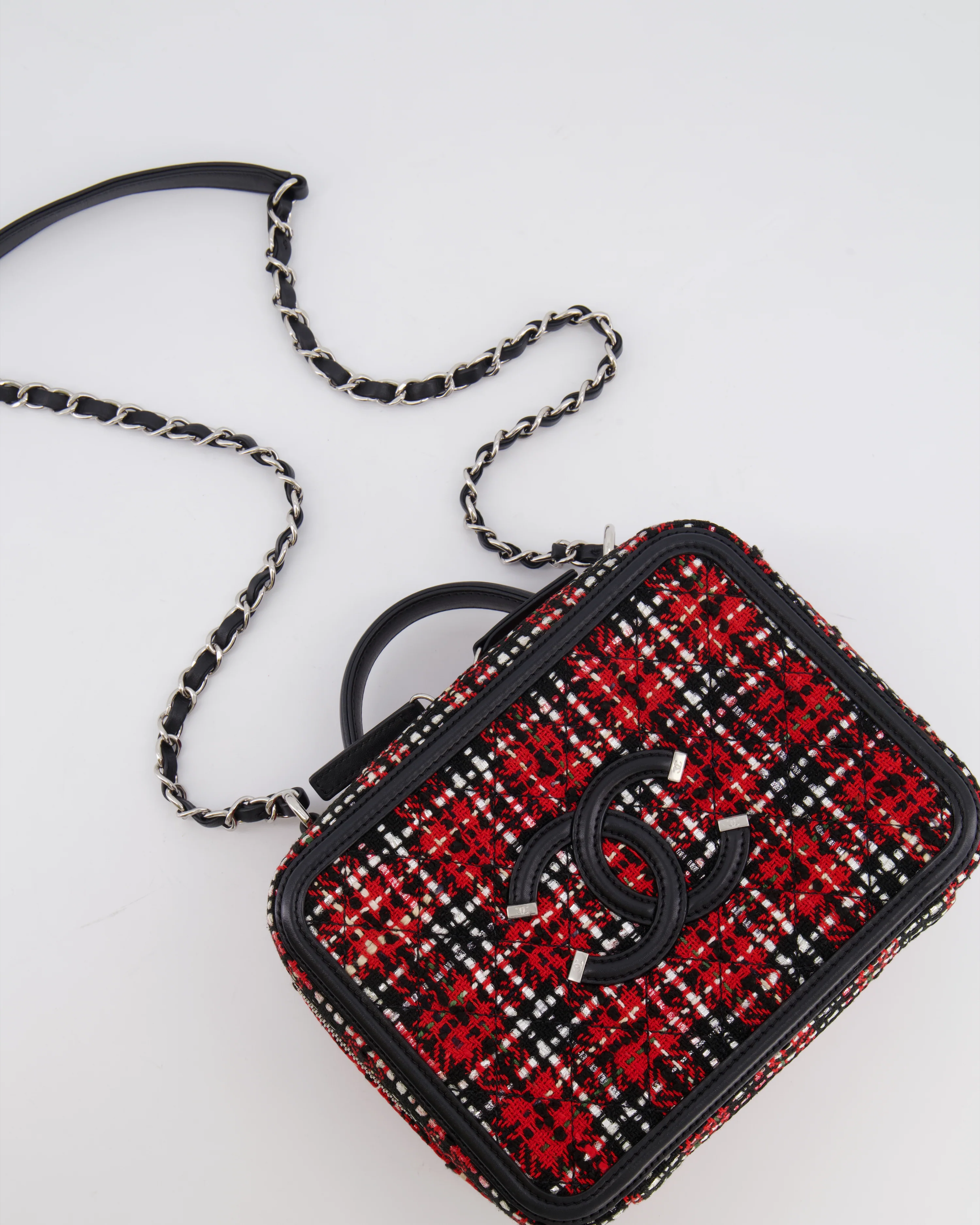 Chanel Black and Red Medium CC Filigree Vanity Case Bag in Tweed with Silver Hardware and Chain Detail - Image 5