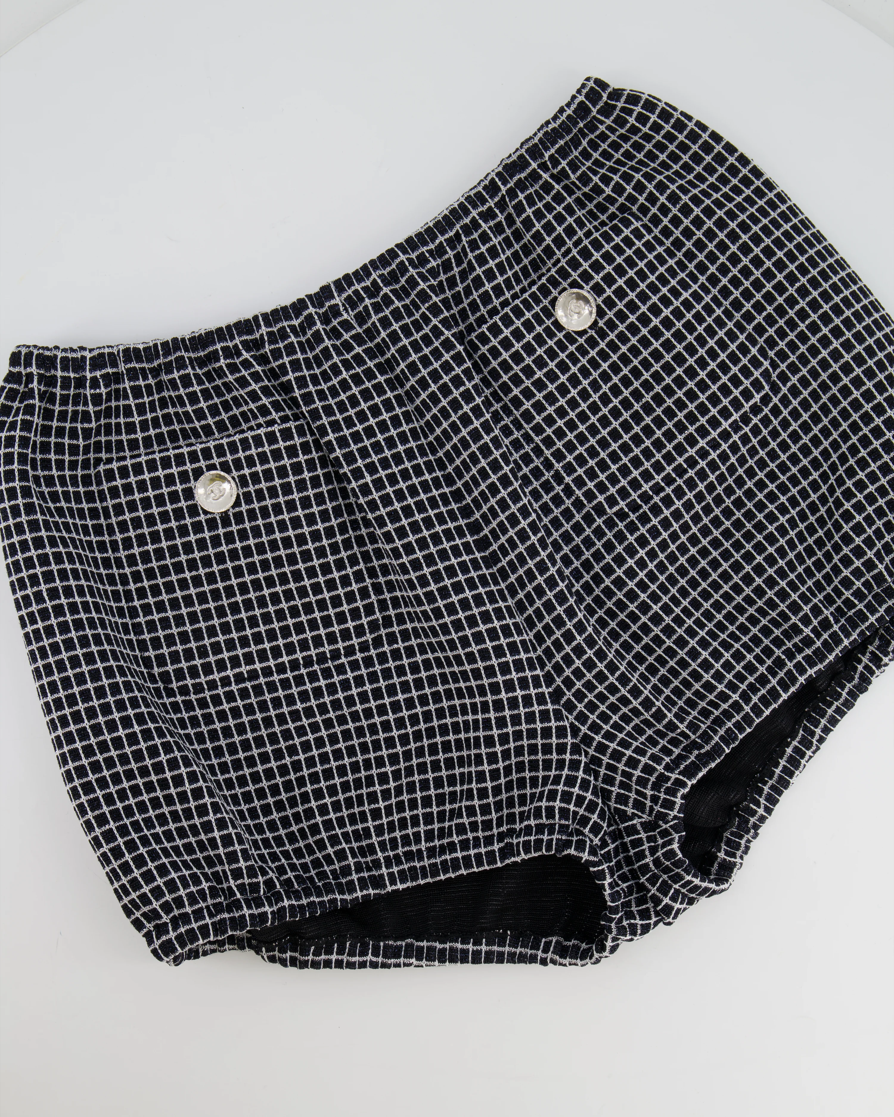 Chanel Black and White Checkered Micro Shorts with Silver Metallic Details and Silver CC Logo Buttons Size FR 36 (UK 8) - Image 5