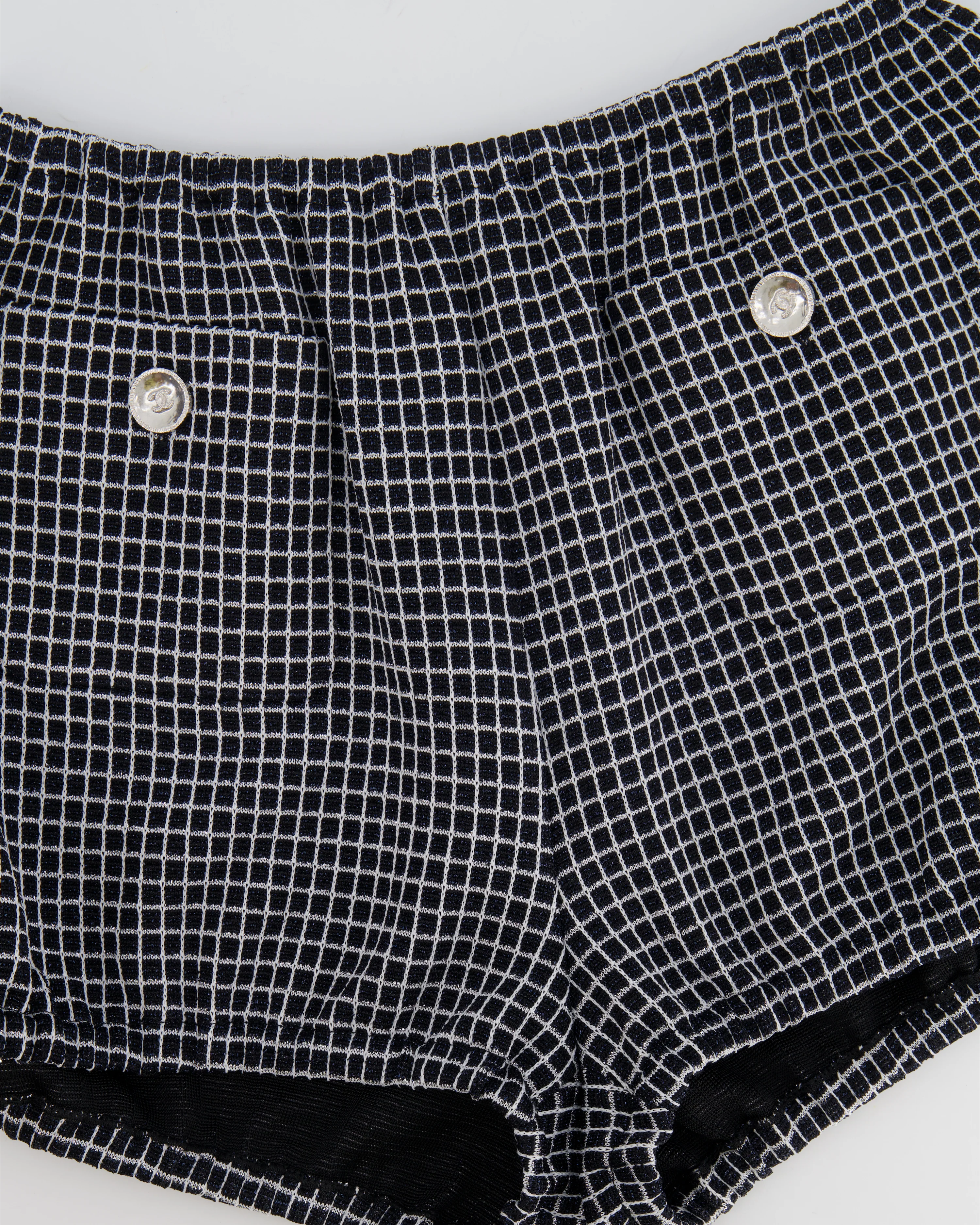 Chanel Black and White Checkered Micro Shorts with Silver Metallic Details and Silver CC Logo Buttons Size FR 36 (UK 8) - Image 7