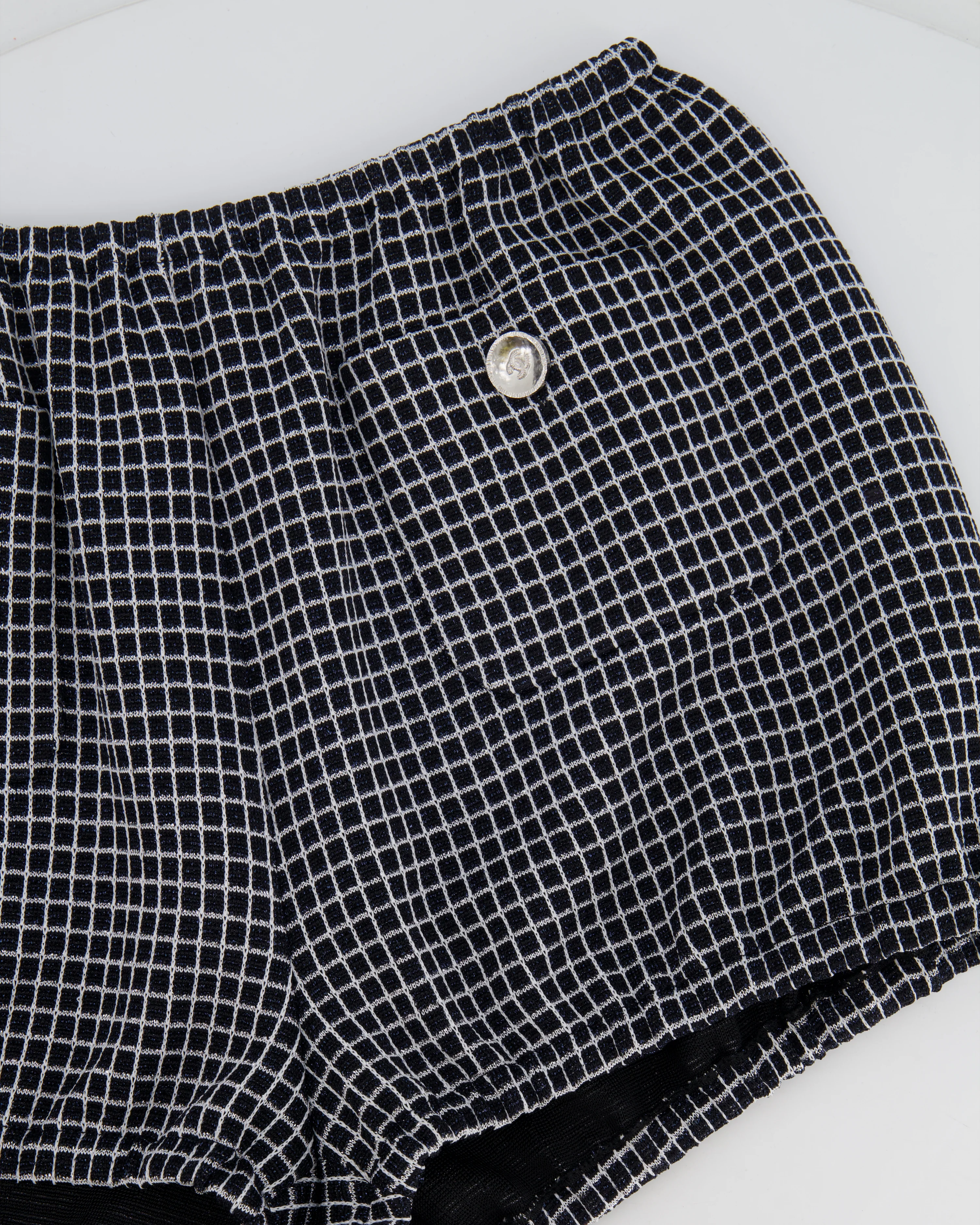 Chanel Black and White Checkered Micro Shorts with Silver Metallic Details and Silver CC Logo Buttons Size FR 36 (UK 8) - Image 9