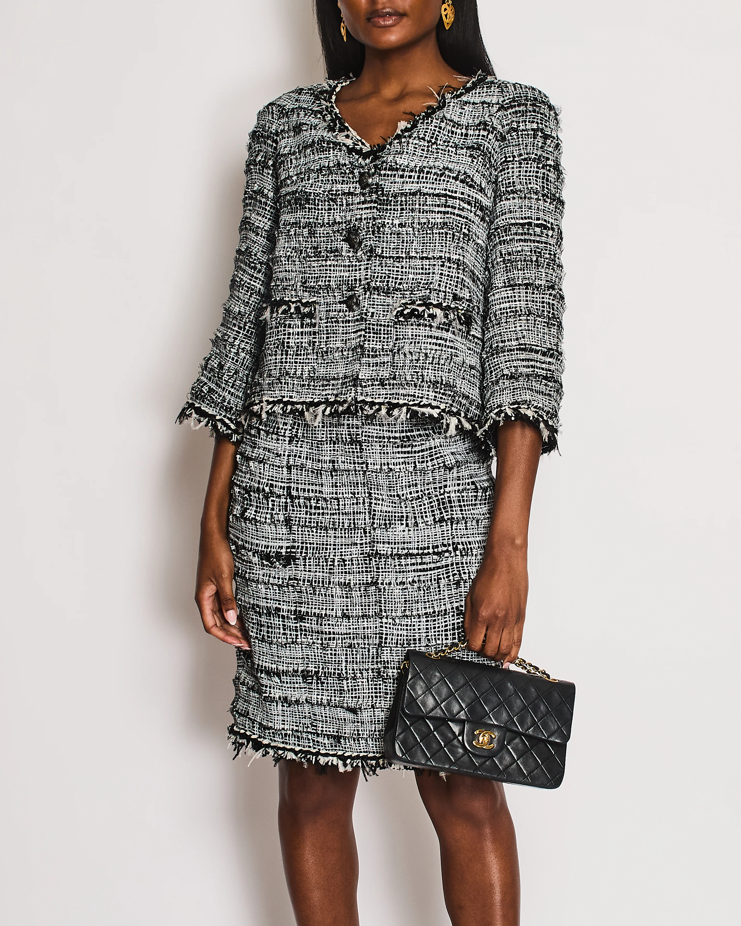 Chanel Black and White Tweed Blazer and Midi Skirt Set with Black CC Logo Buttons and Feather Trim Size FR 40-42 (UK 12-14) - Image 2
