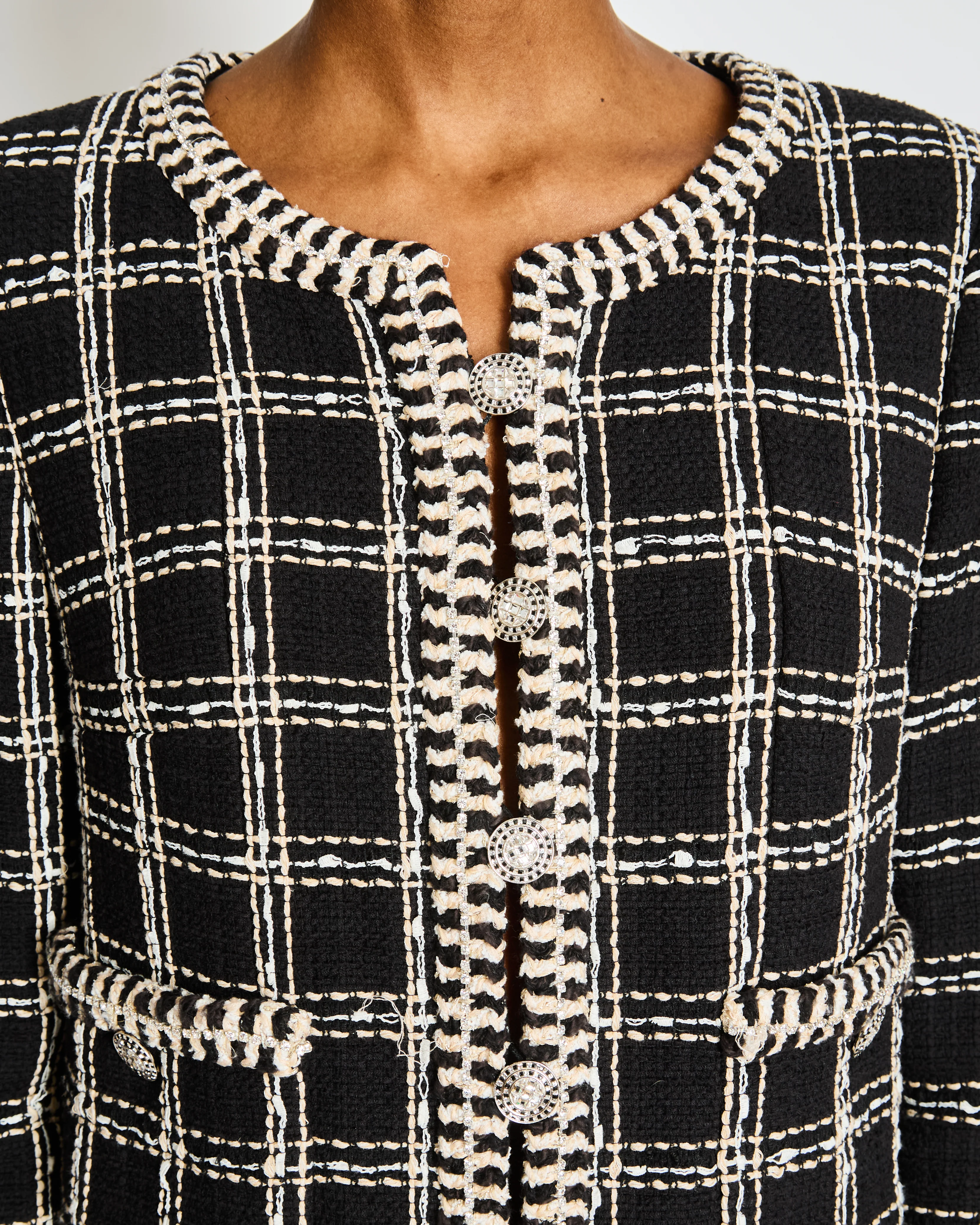 Chanel Cruise 2023 Black and White Tweed Mini Dress with Crystal Contrast Trim and Embellished Buttons Size FR 38 (UK 10) - Image 3