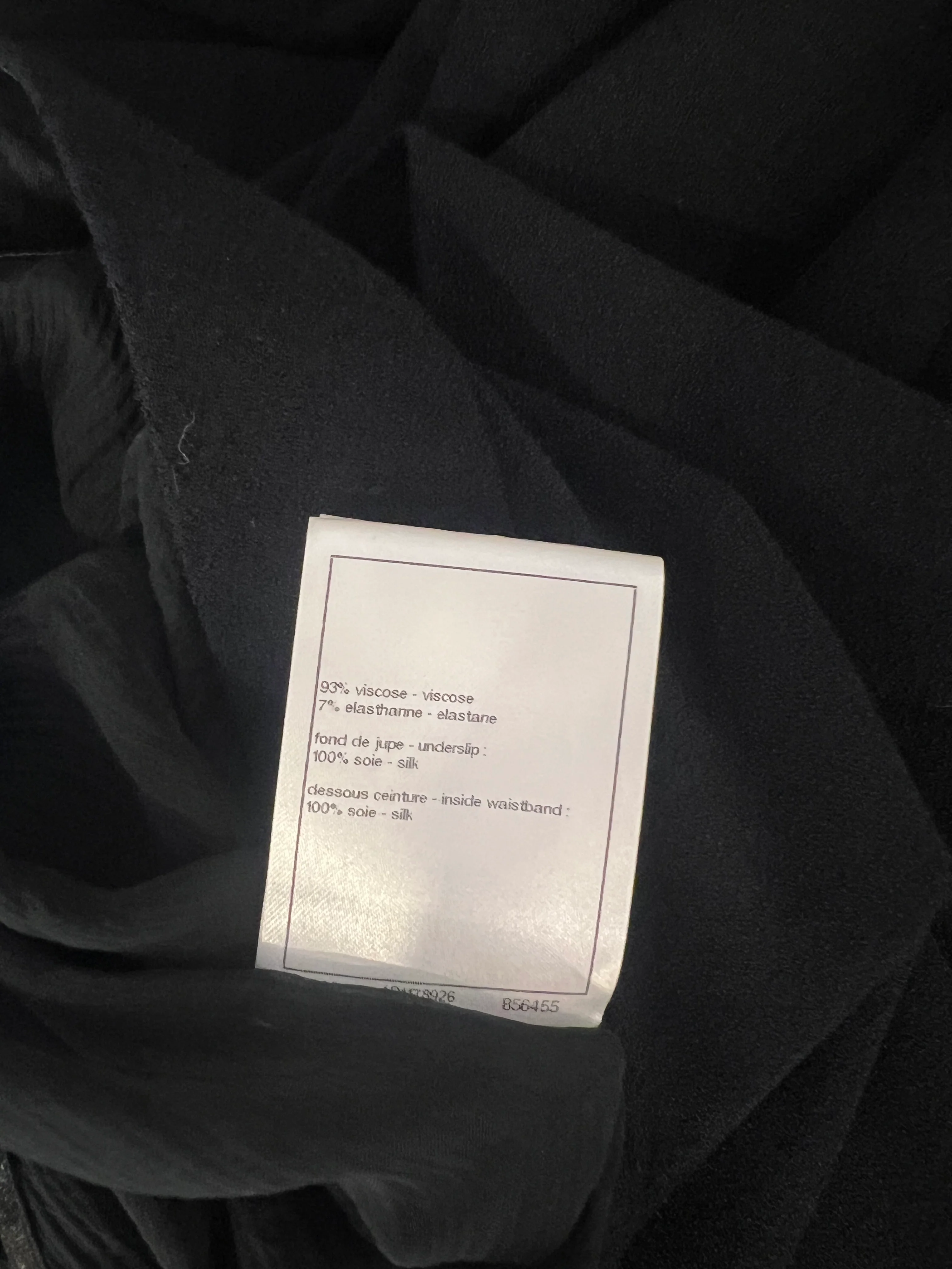 *RUNWAY* Chanel Métiers d'Art 2023 Black Front-Cropped Midi Skirt with Back Gold CC Logo Button Detail Size FR 34 (UK 6) - Image 7