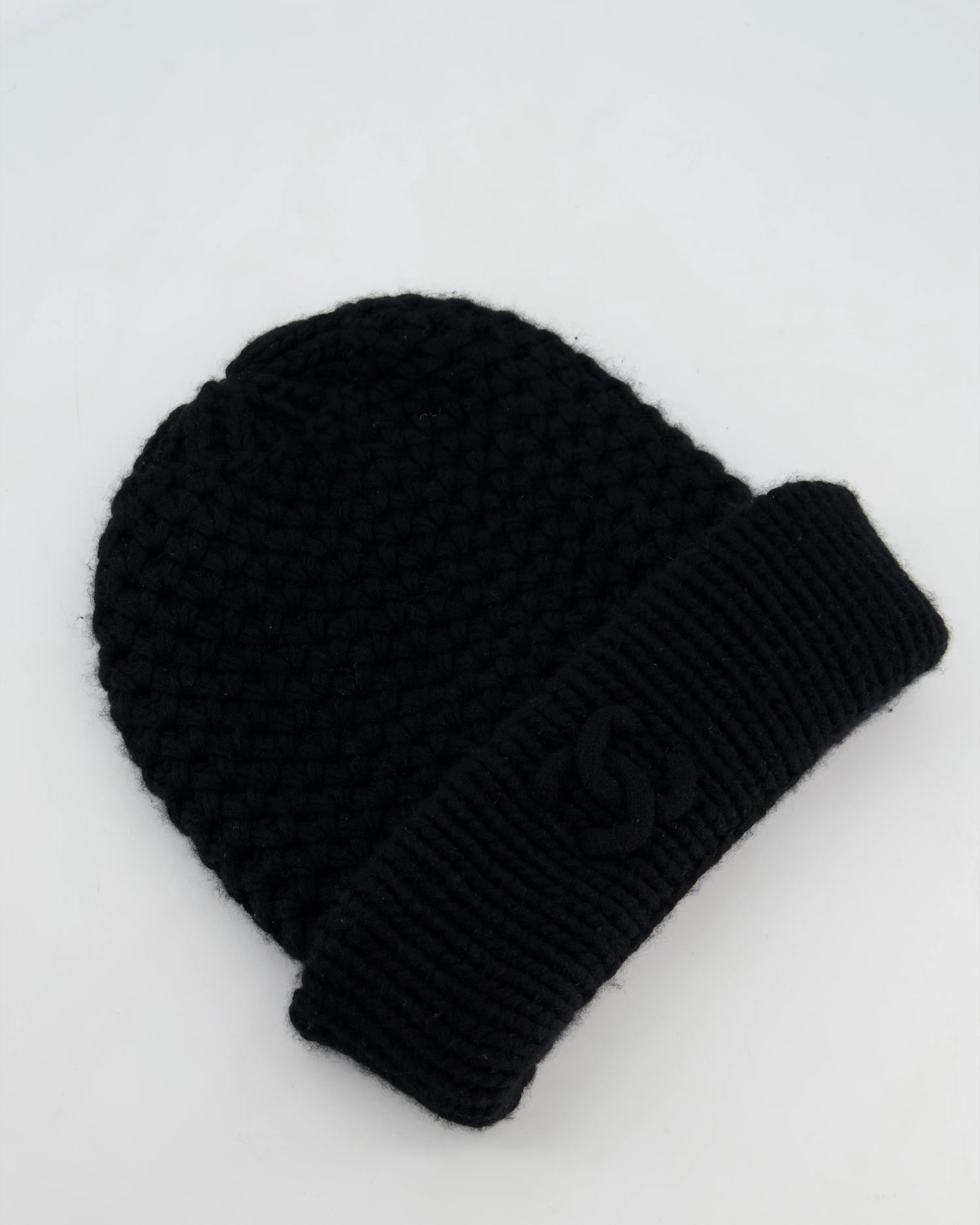 Chanel Black Cashmere Beanie Hat with CC Logo OS - Image 2