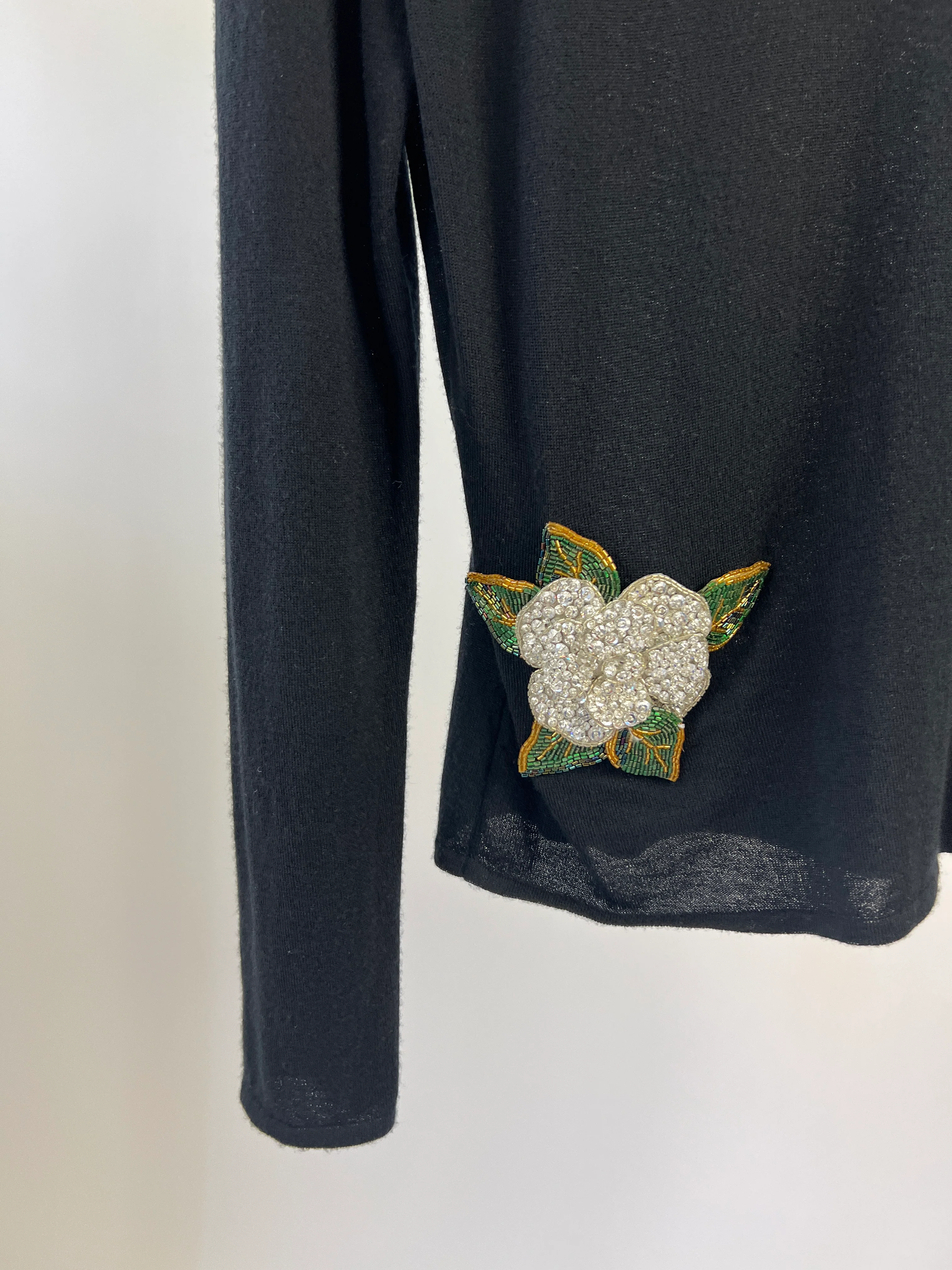 Chanel Black Cashmere V-Neck Jumper with Embellished Flowers FR 38 (UK 10) - Image 14