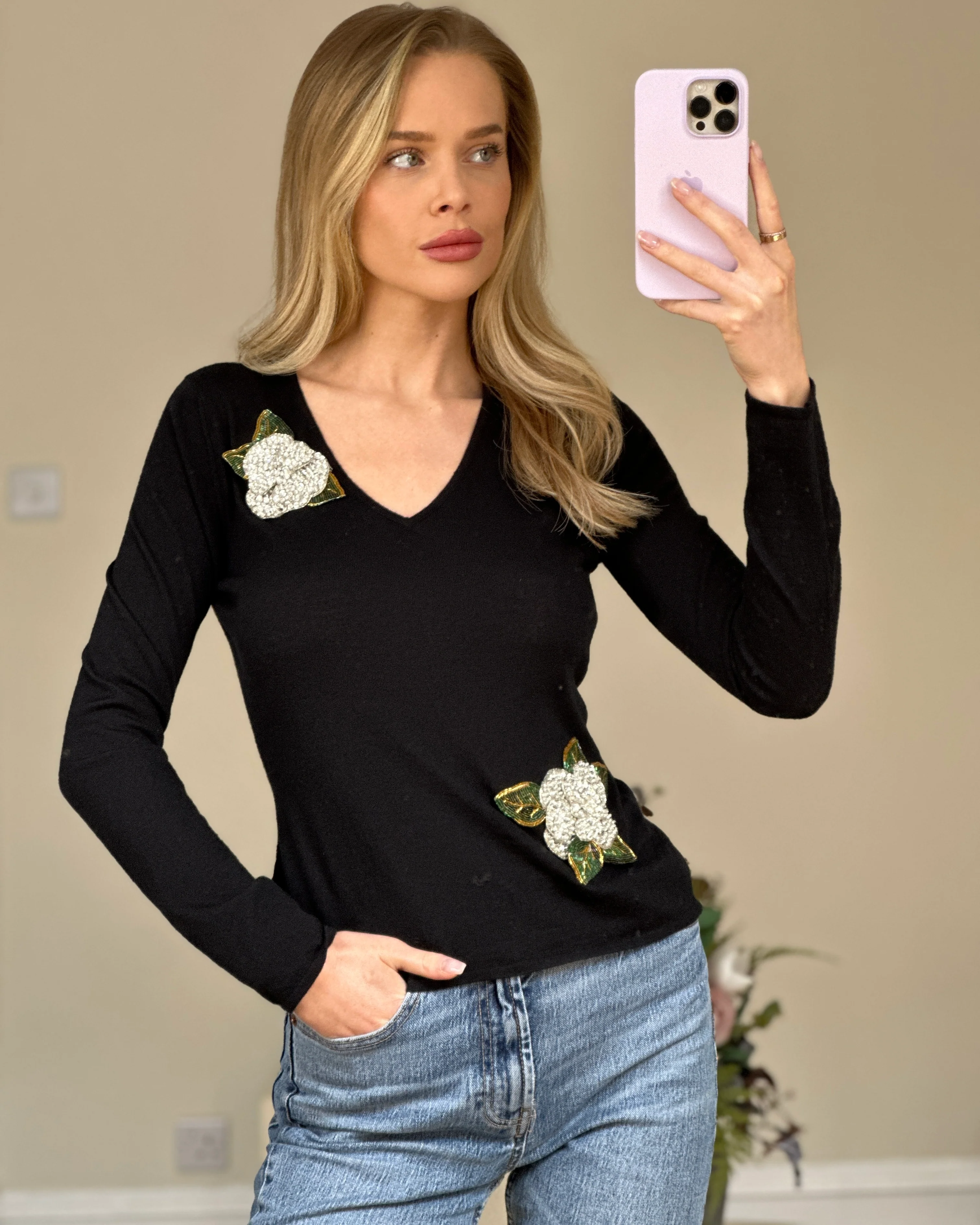 Chanel Black Cashmere V-Neck Jumper with Embellished Flowers FR 38 (UK 10) - Image 6