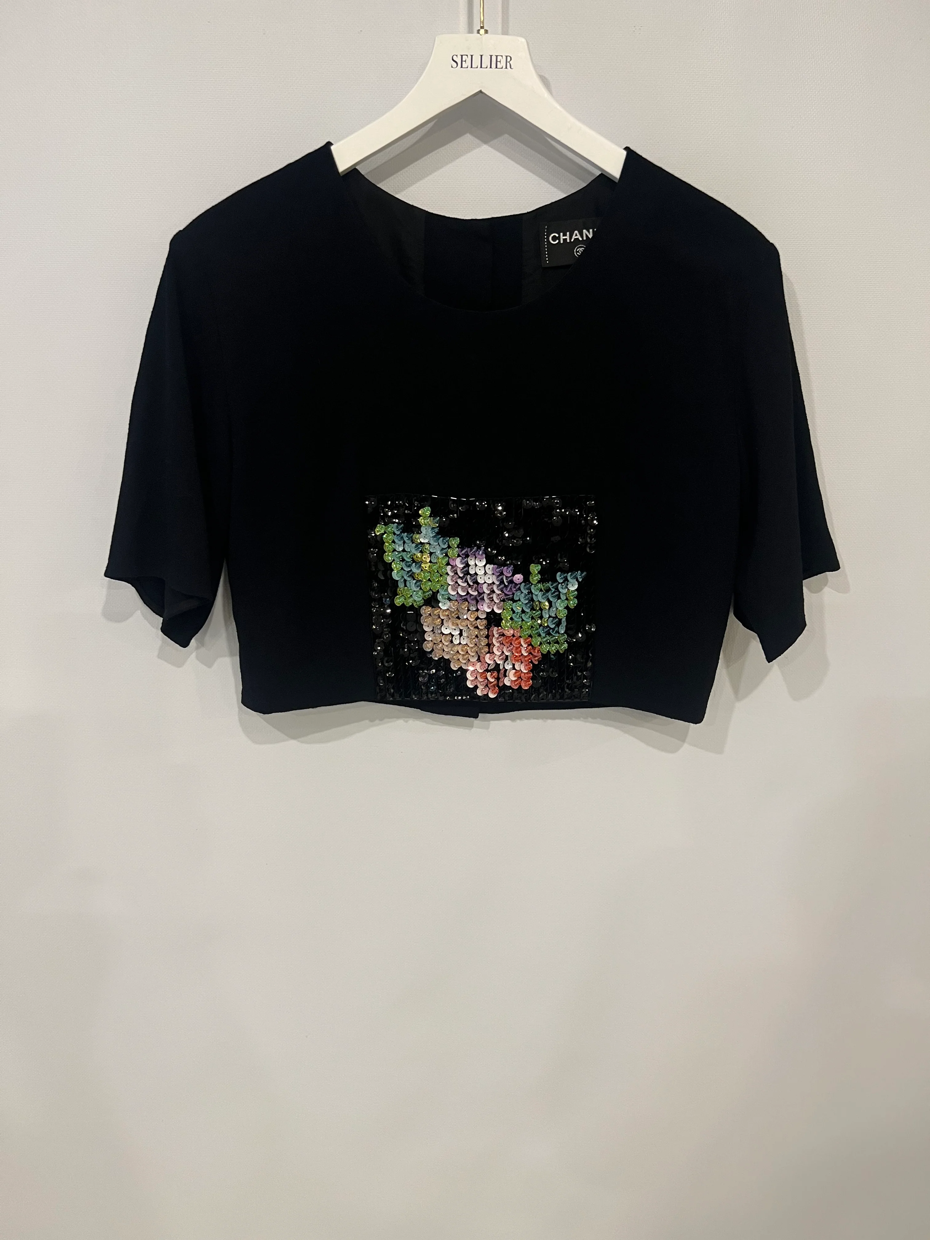 Chanel Métiers d'Art 2023 Black Cropped Top with Multi-Colour Sequin Patch Detail and Back Gold CC Logo Buttons Size FR 34 (UK 6) - Image 12
