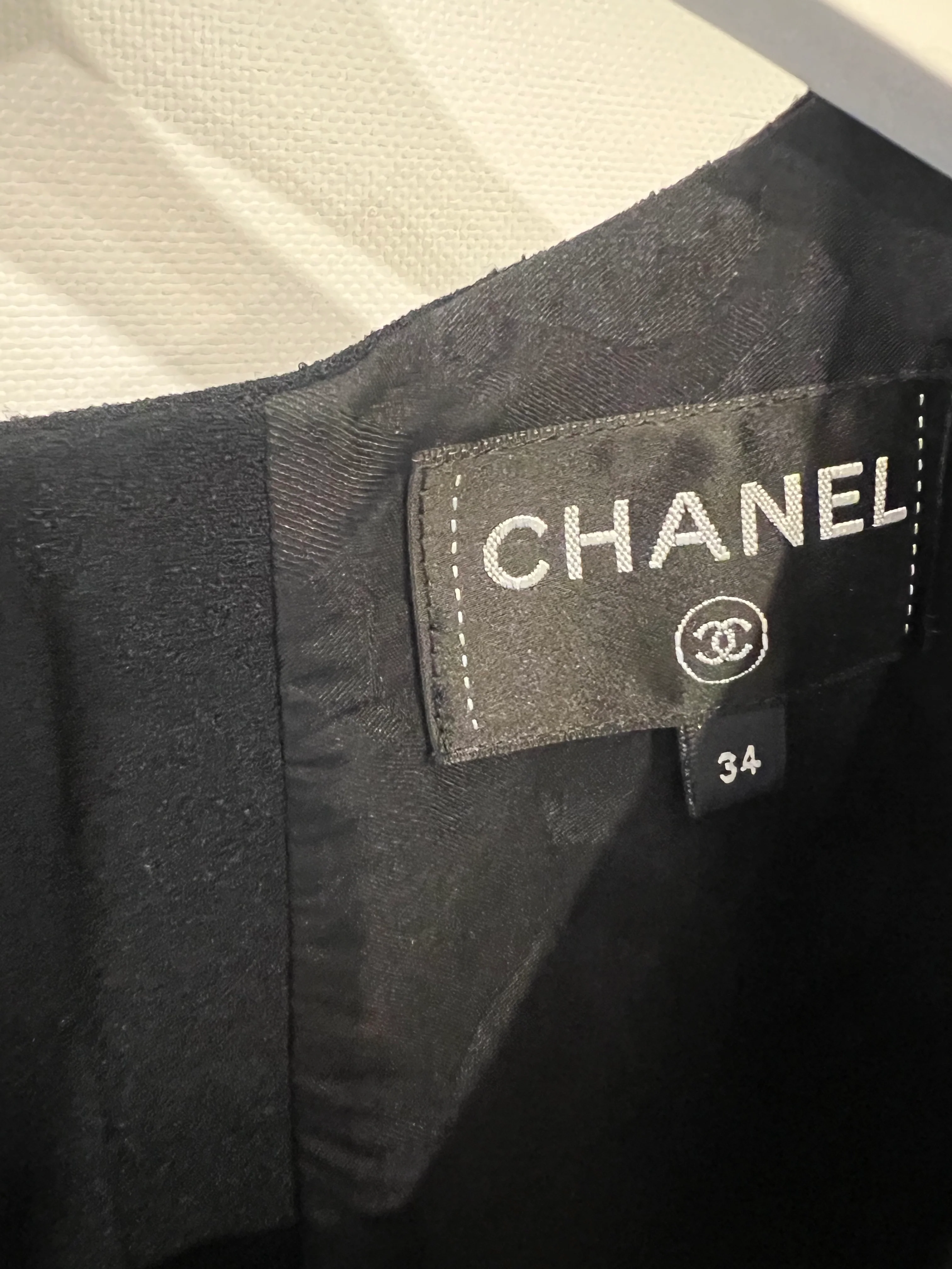 Chanel Métiers d'Art 2023 Black Cropped Top with Multi-Colour Sequin Patch Detail and Back Gold CC Logo Buttons Size FR 34 (UK 6) - Image 16