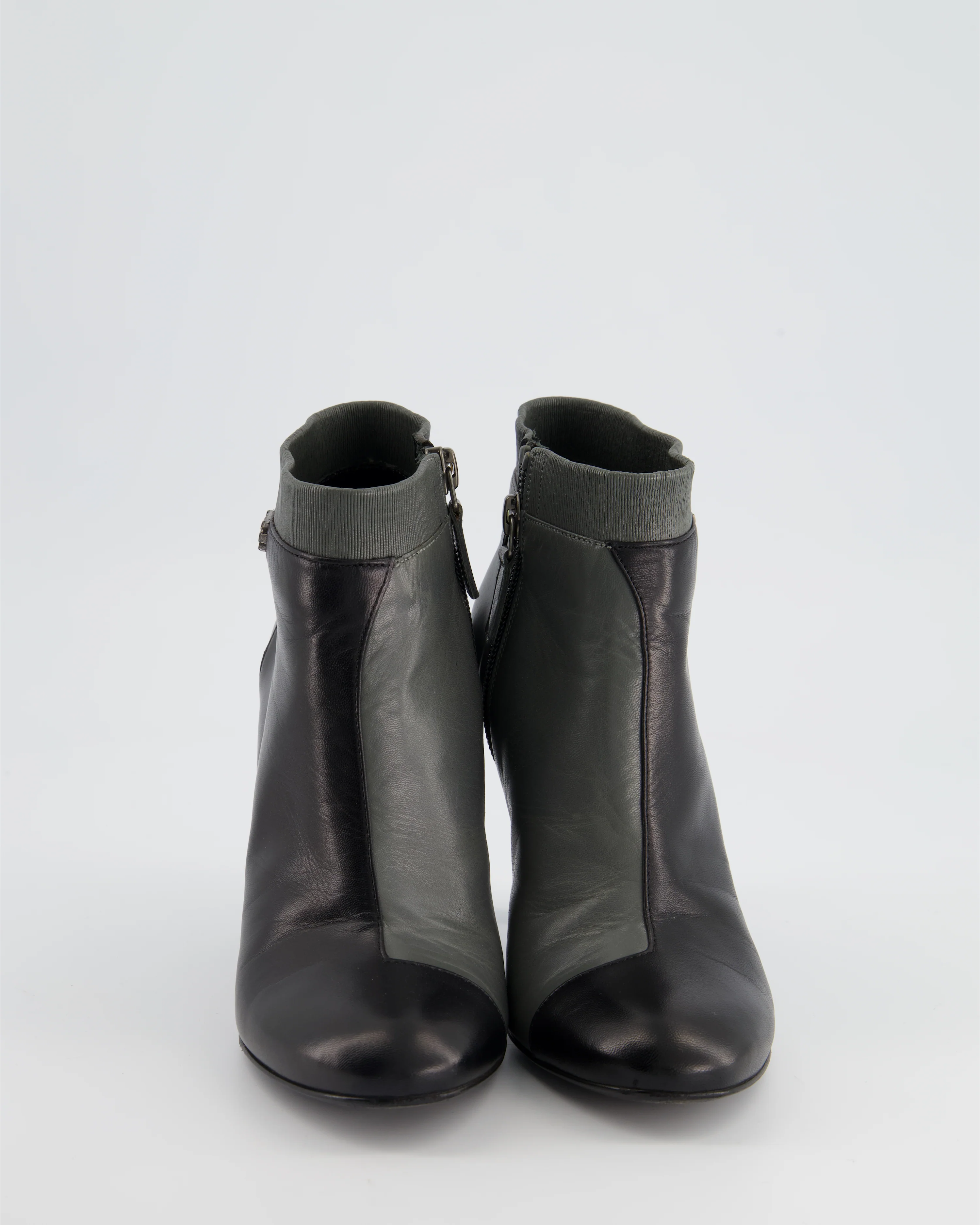 Chanel Black, Grey Leather Heel Ankle Boots with CC Logo Size EU 35.5 - Image 4