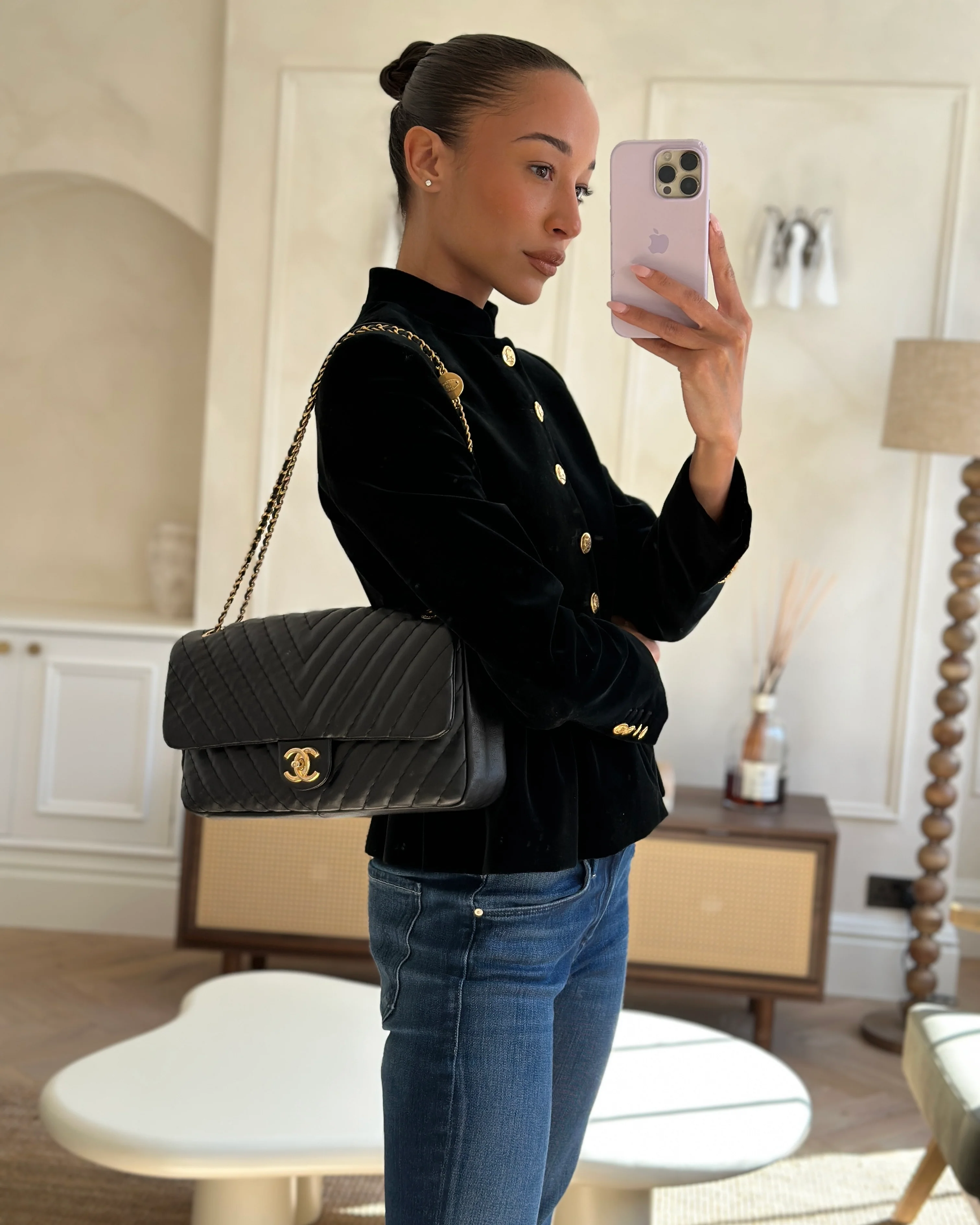 Chanel Black Large Single Flap Bag in Chevron Lambskin Leather with Gold Hardware and CC Medallion Detail - Image 2