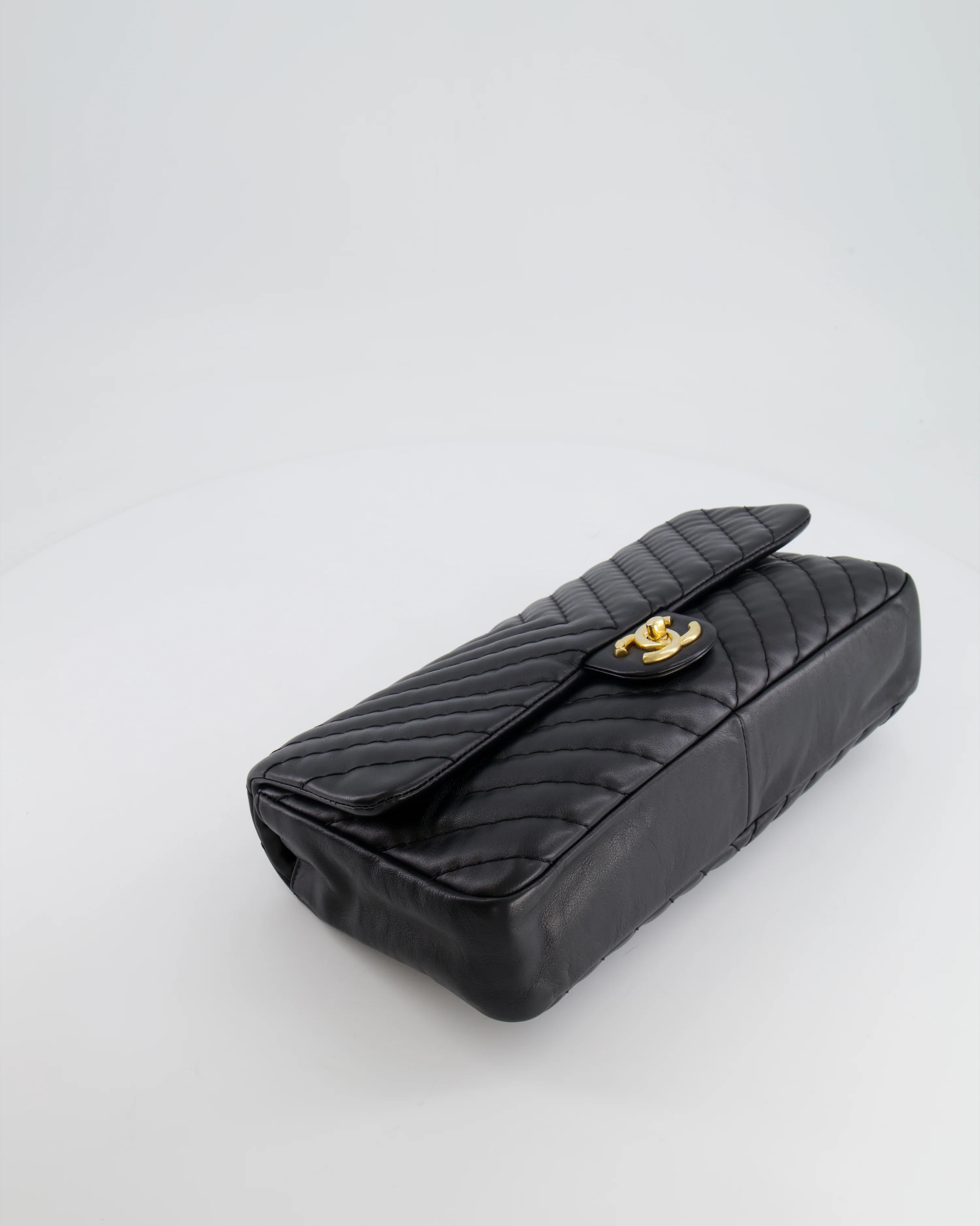 Chanel Black Large Single Flap Bag in Chevron Lambskin Leather with Gold Hardware and CC Medallion Detail - Image 20