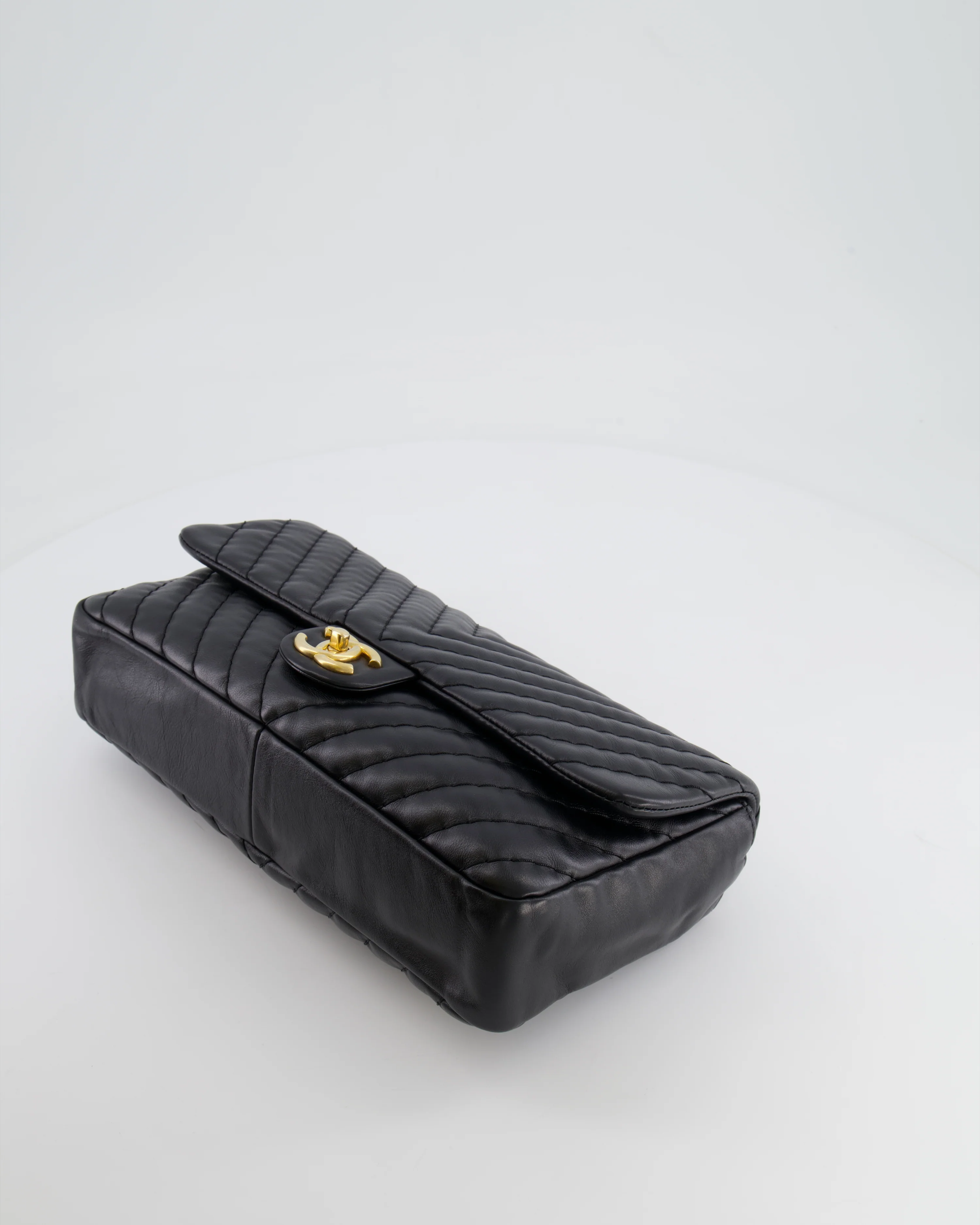 Chanel Black Large Single Flap Bag in Chevron Lambskin Leather with Gold Hardware and CC Medallion Detail - Image 21
