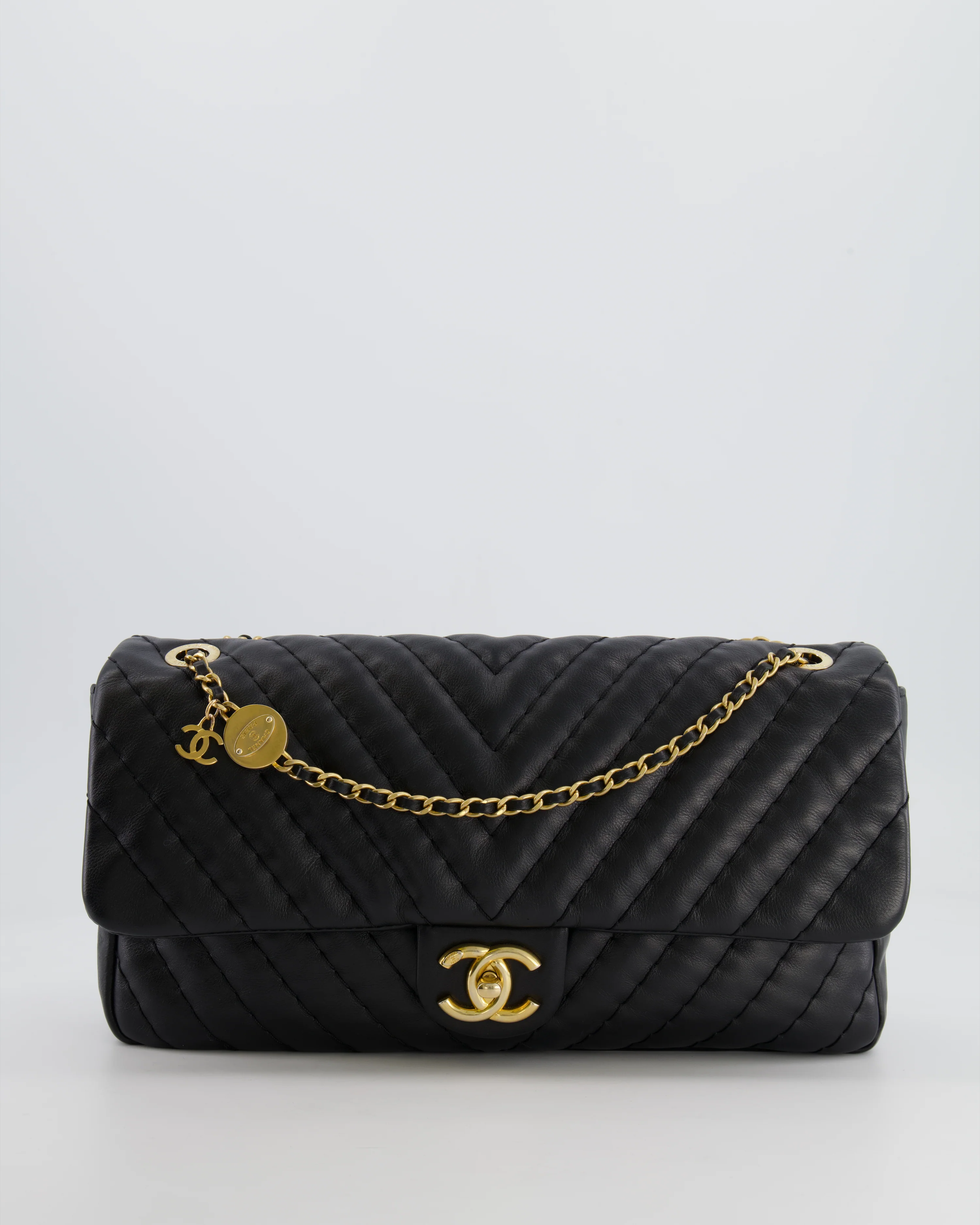 Chanel Black Large Single Flap Bag in Chevron Lambskin Leather with Gold Hardware and CC Medallion Detail - Image 4