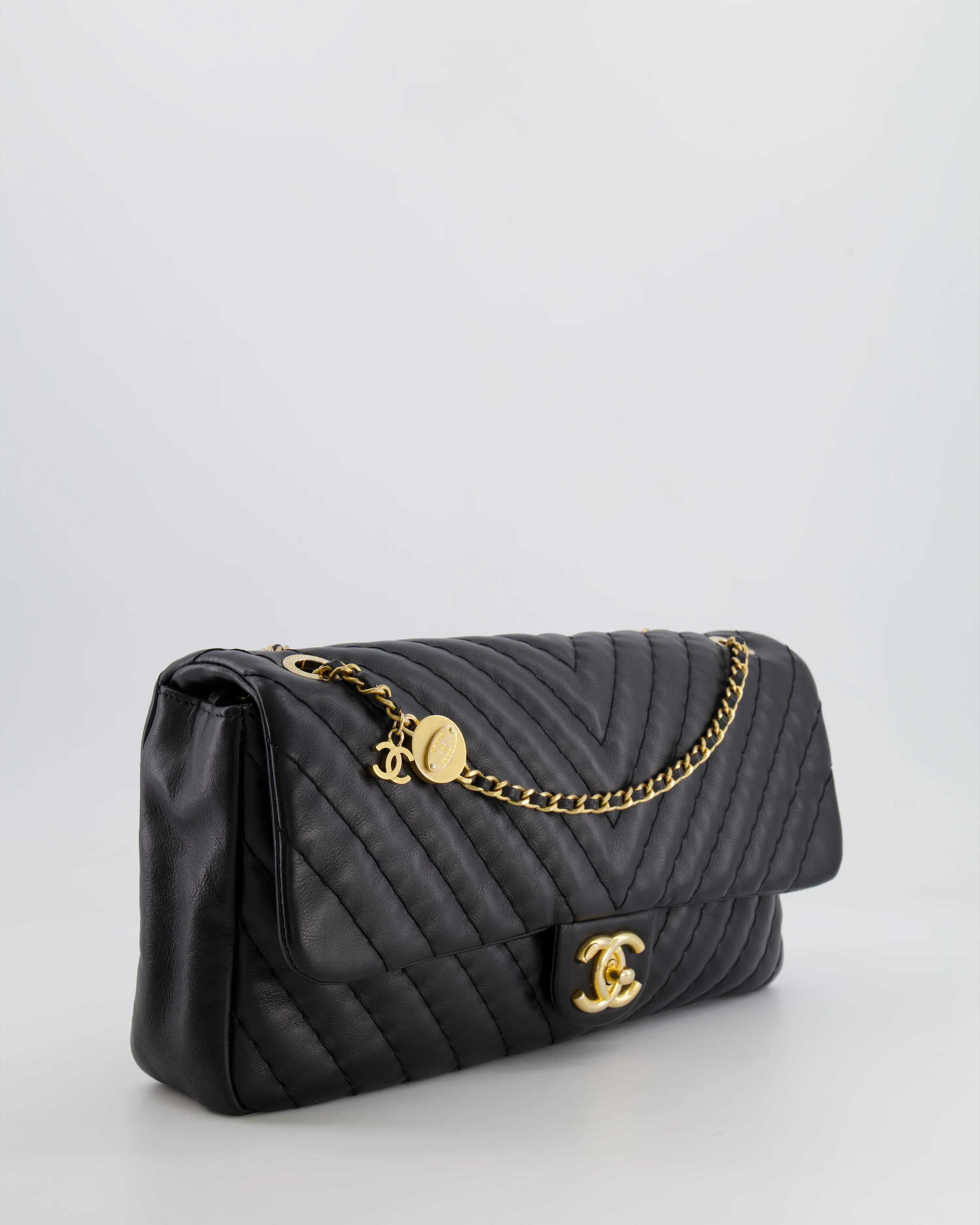 Chanel Black Large Single Flap Bag in Chevron Lambskin Leather with Gold Hardware and CC Medallion Detail - Image 5