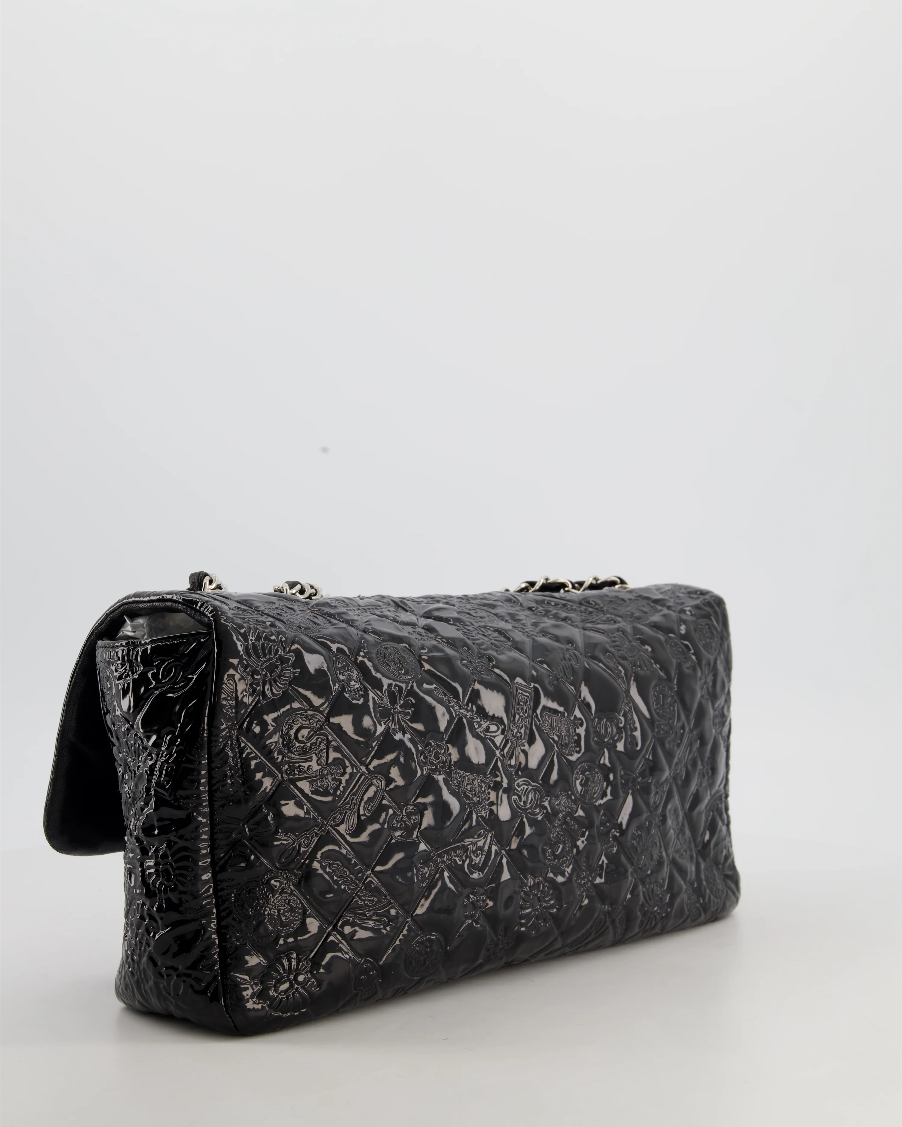 Chanel Black Patent East West Single Flap Bag with Embossed Charm Details and Silver Hardware - Image 8
