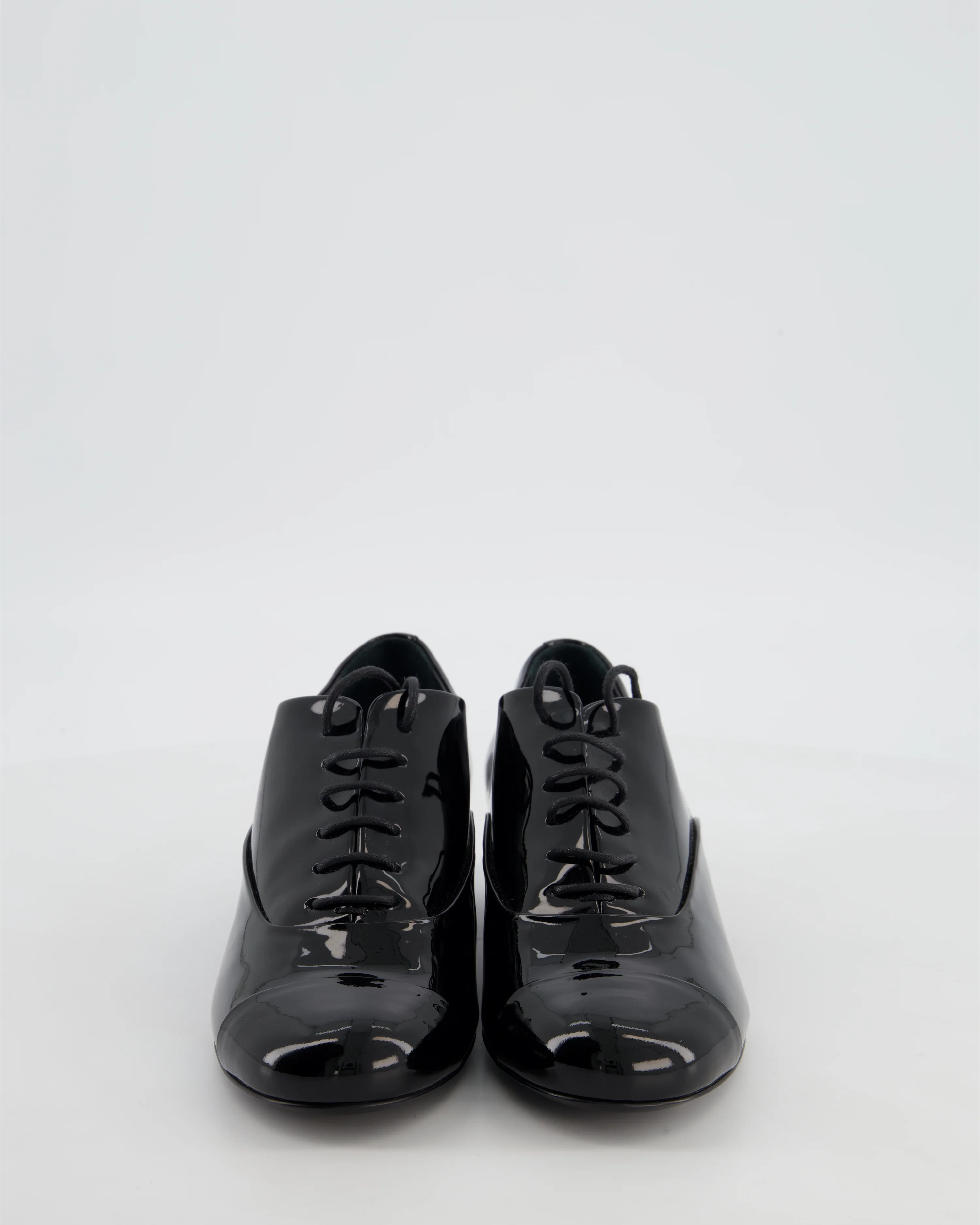 Chanel Black Patent Leather Lace Up Shoes with Pearl and Gold CC Heel Detail Size EU 36.5 - Image 3