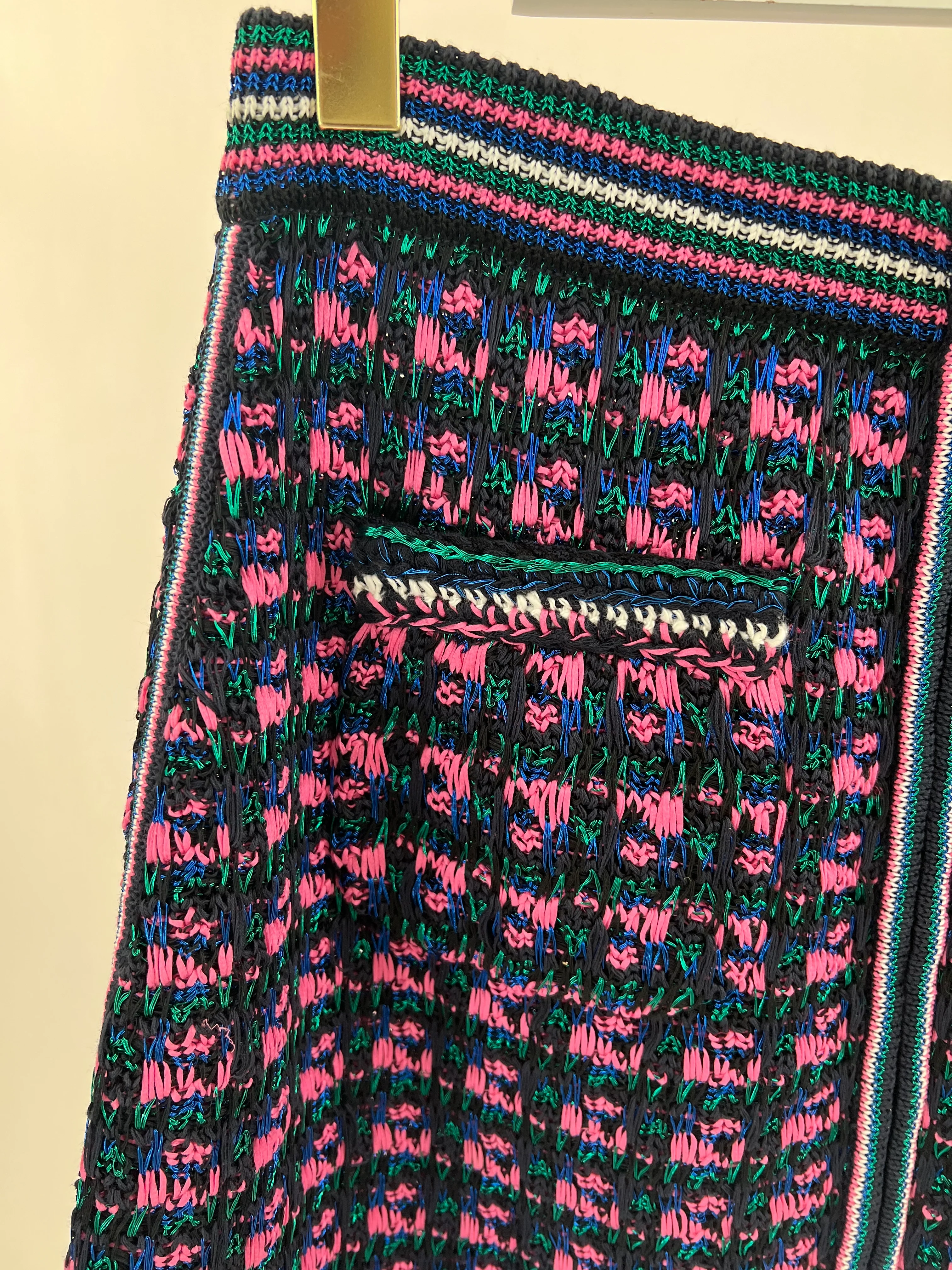 Chanel Black, Pink and Green Tweed Top and Mini Skirt Set with Metallic Fibres Size FR  38 (UK 10) - Image 20
