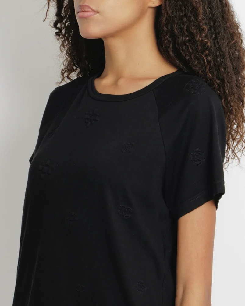 Chanel Black Short-Sleeved T-Shirt with Textured Embroideries and CC Logos Size FR 40 (UK 12) - Image 2
