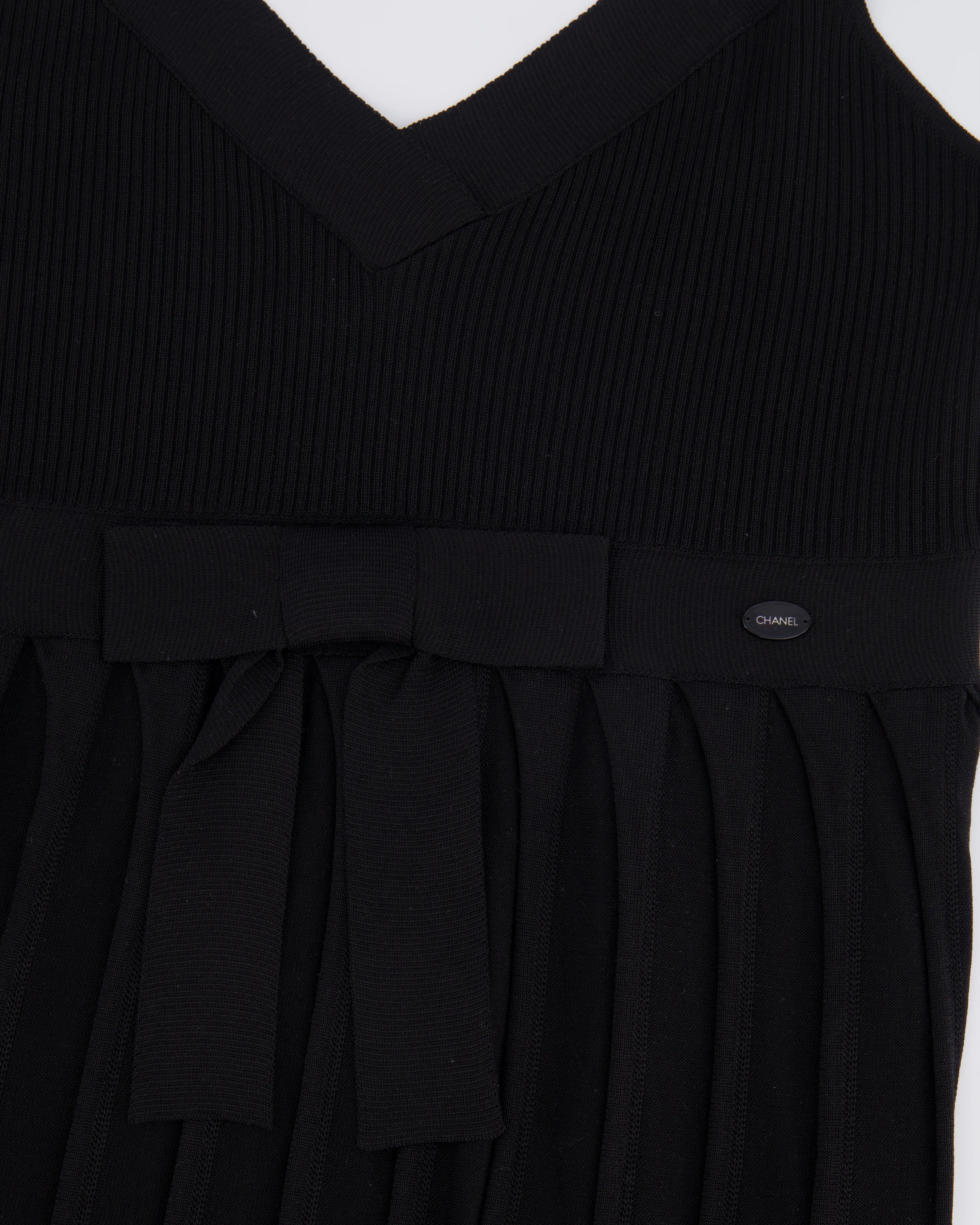 Chanel Black Silk Ribbed Sleeveless Top with Pleats and Front Bow Detail and Black and White Logo Button Size FR 38 (UK 10) - Image 6