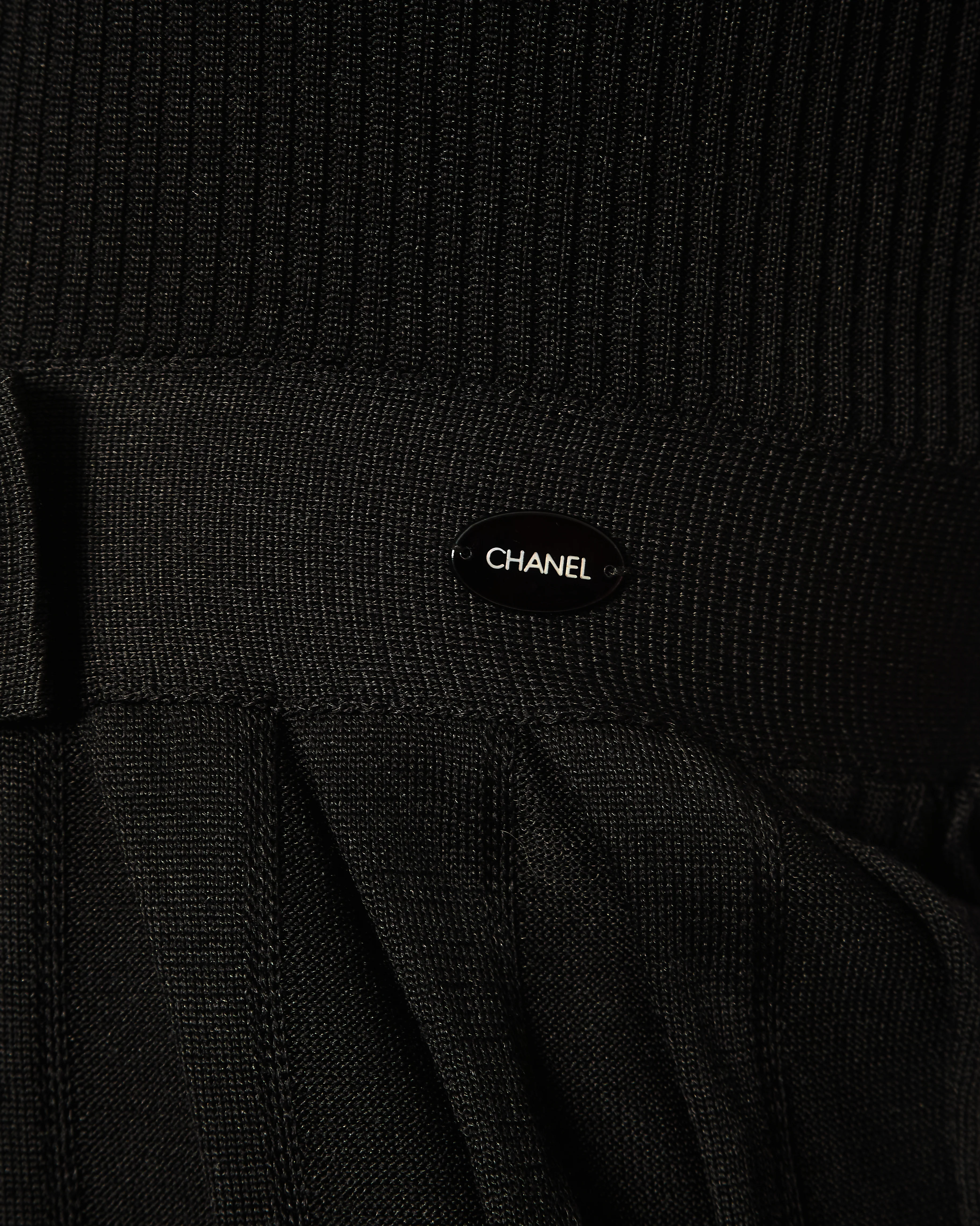 Chanel Black Silk Ribbed Sleeveless Top with Pleats and Front Bow Detail and Black and White Logo Button Size FR 38 (UK 10) - Image 8