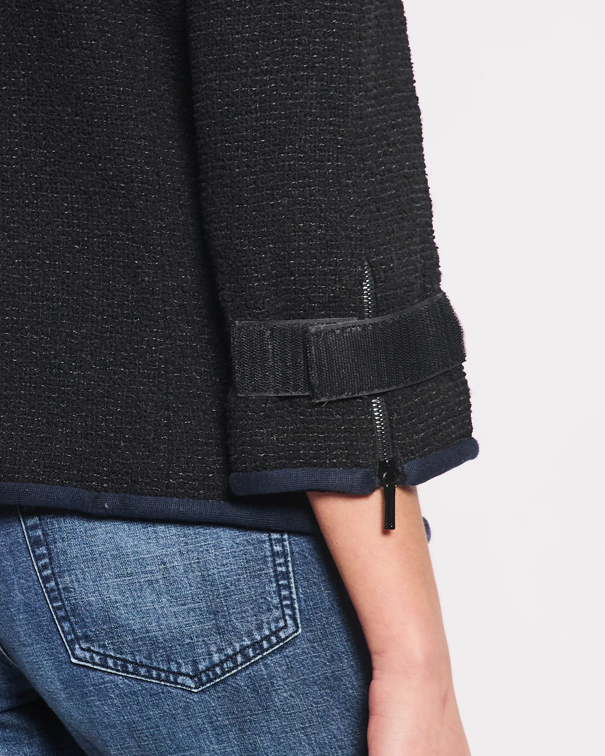 Chanel Spring 2017 Runway Black Tweed Jacket with Velcro and Navy Details Size FR 42 (UK 14) - Image 4
