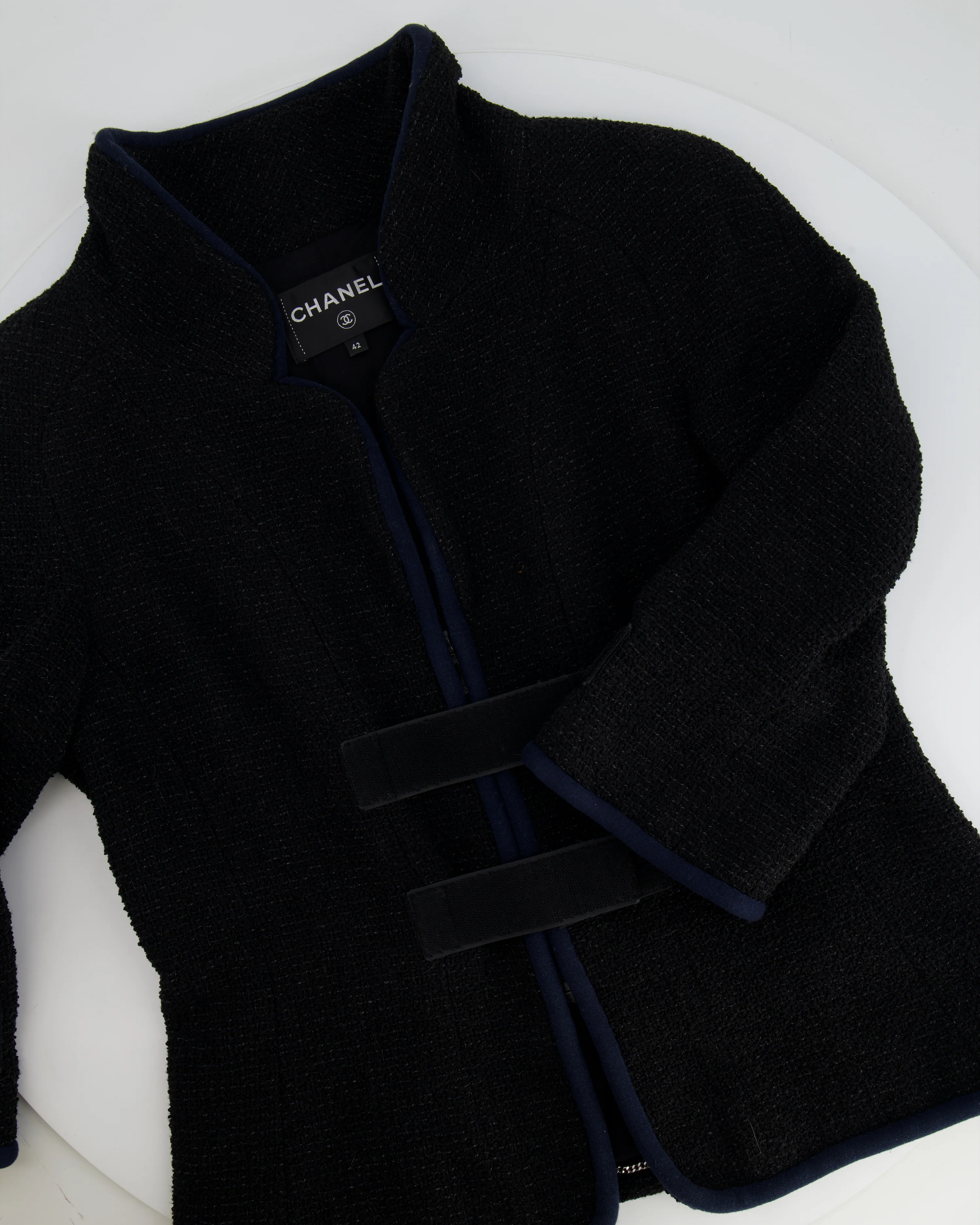 Chanel Spring 2017 Runway Black Tweed Jacket with Velcro and Navy Details Size FR 42 (UK 14) - Image 5