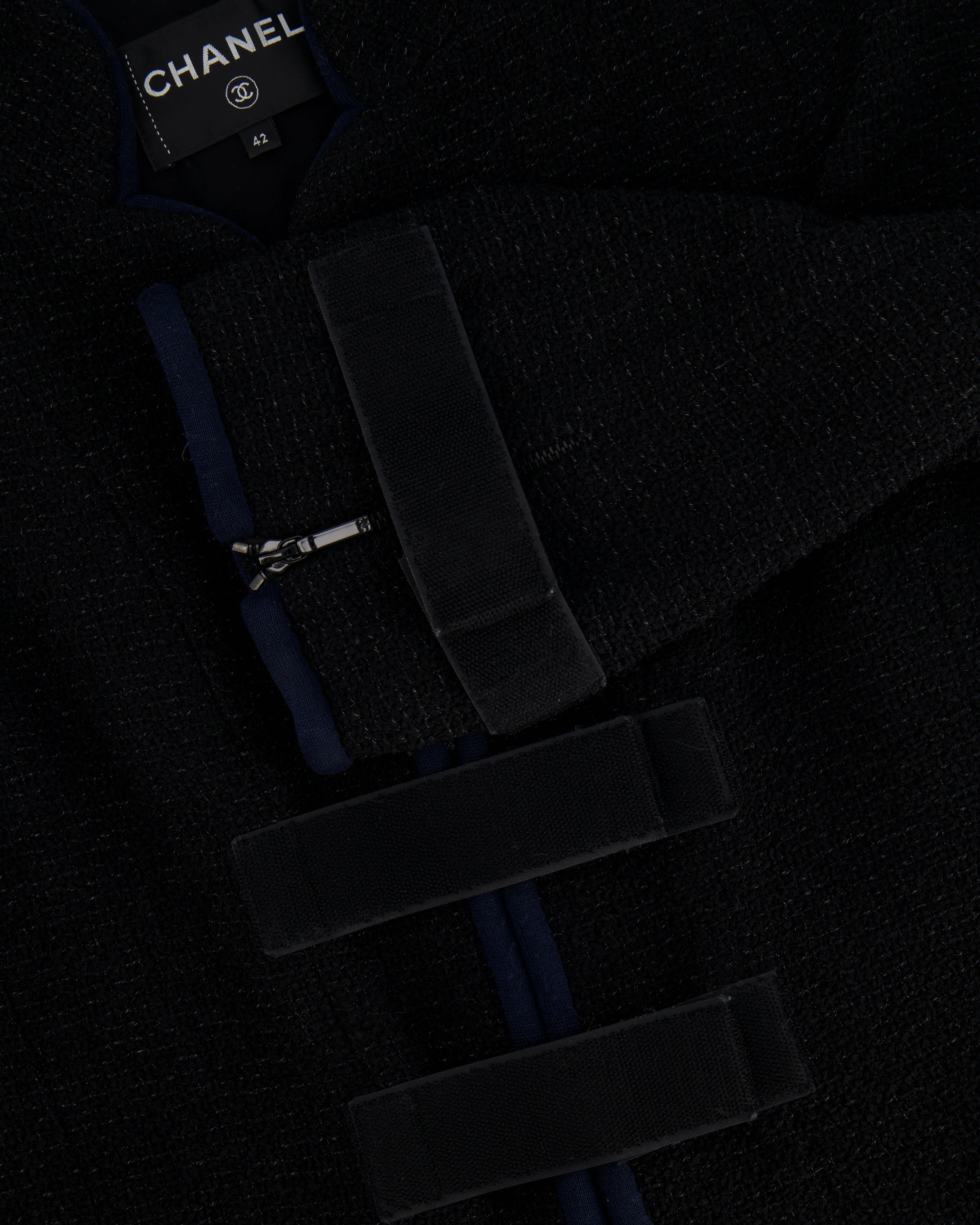 Chanel Spring 2017 Runway Black Tweed Jacket with Velcro and Navy Details Size FR 42 (UK 14) - Image 6