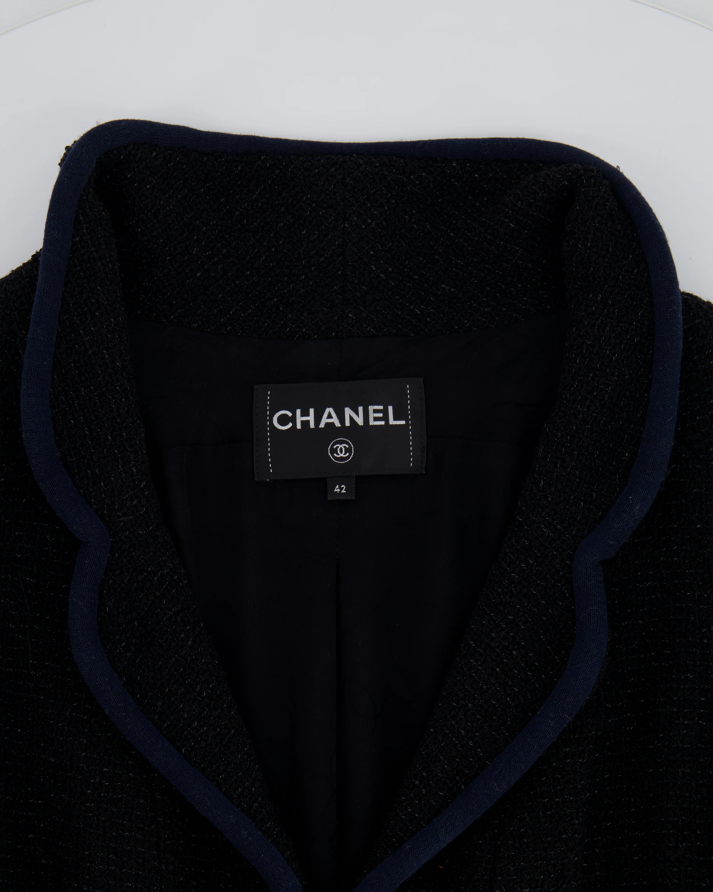 Chanel Spring 2017 Runway Black Tweed Jacket with Velcro and Navy Details Size FR 42 (UK 14) - Image 7