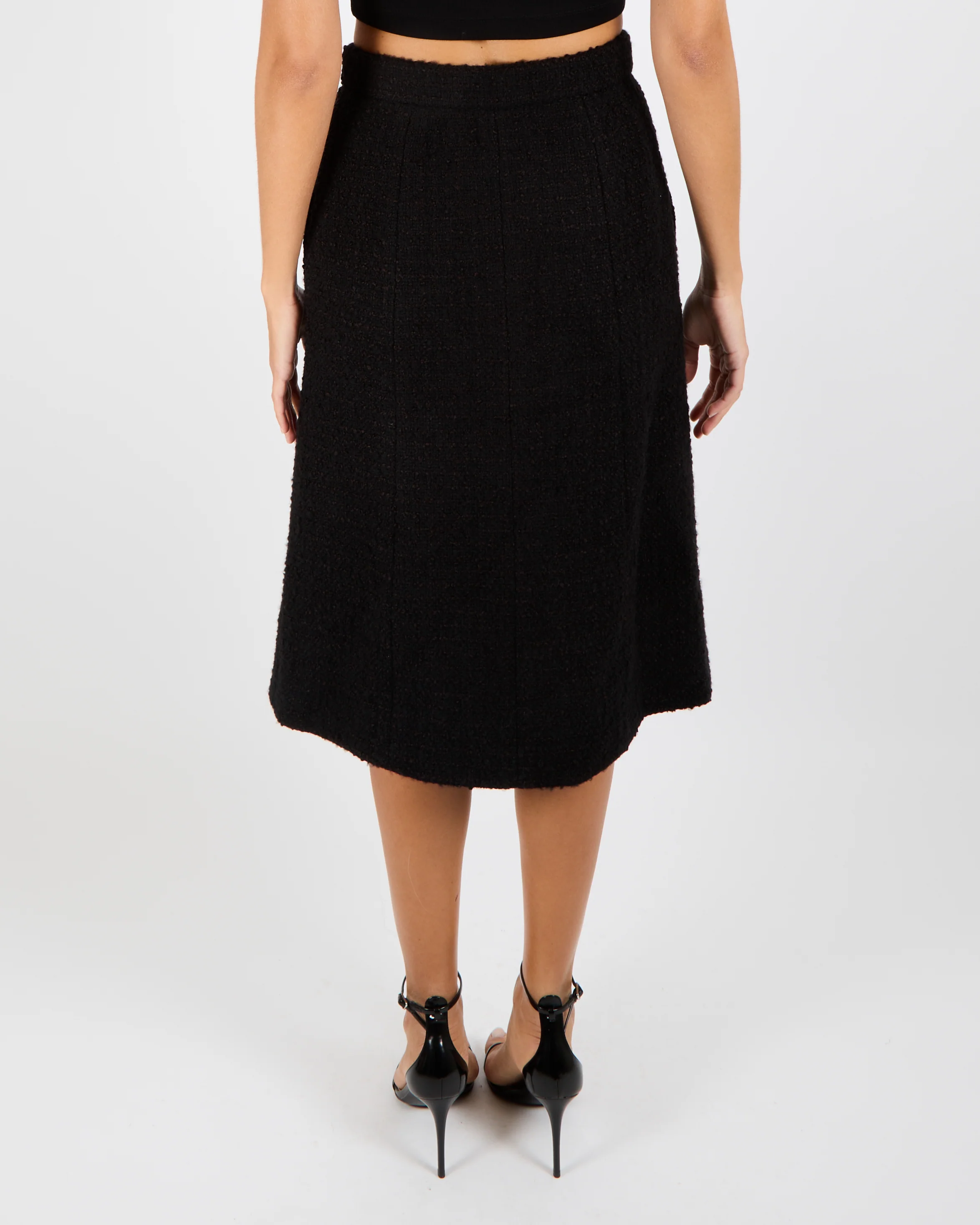 Chanel 20K Black Tweed Midi Skirt with Polished Gold CC Logo Buttons and Scalloped Trim Detail Size FR 36 (UK 8) - Image 2
