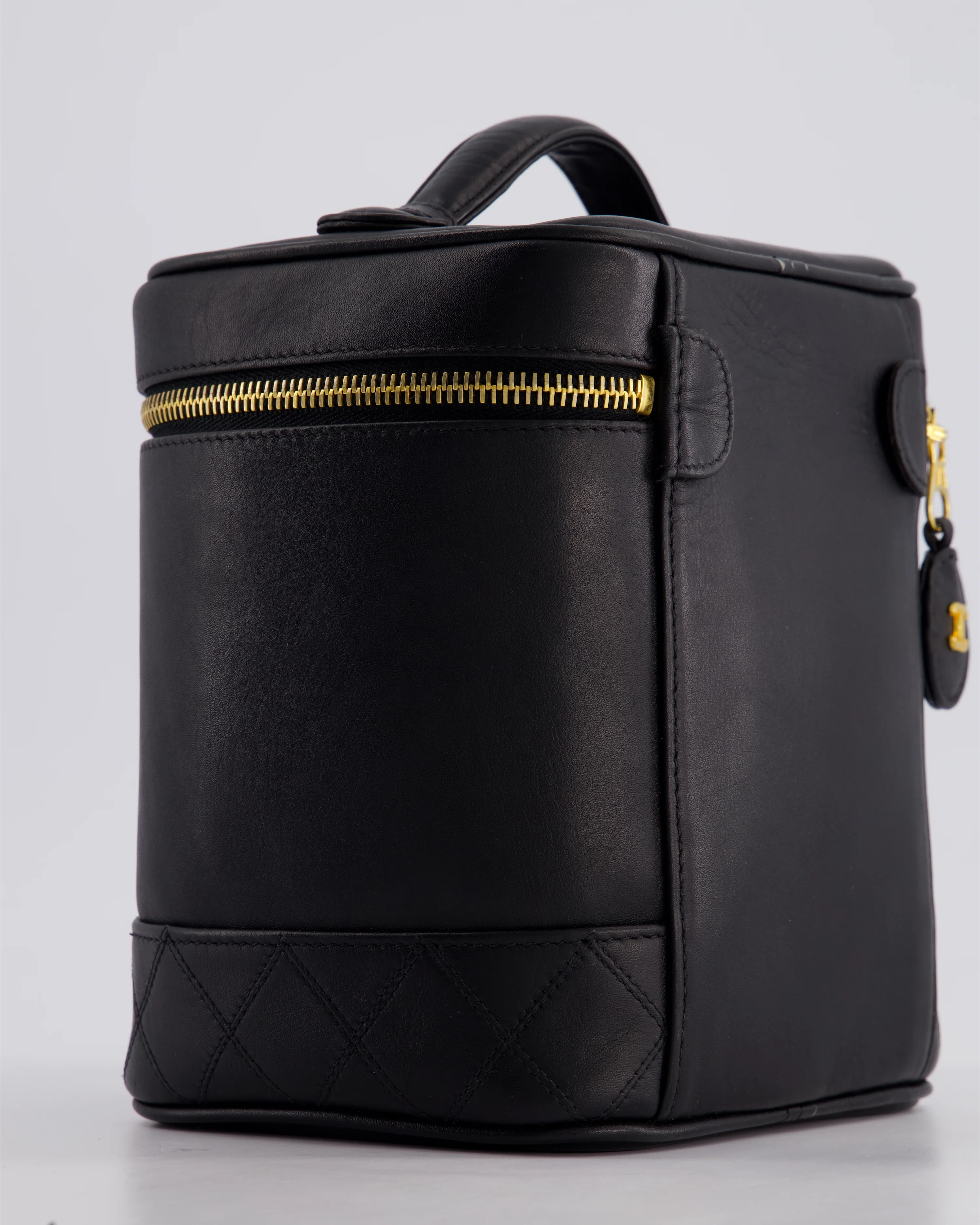 Chanel Black Vintage Leather Vanity Case with 24K Gold Hardware - Image 11