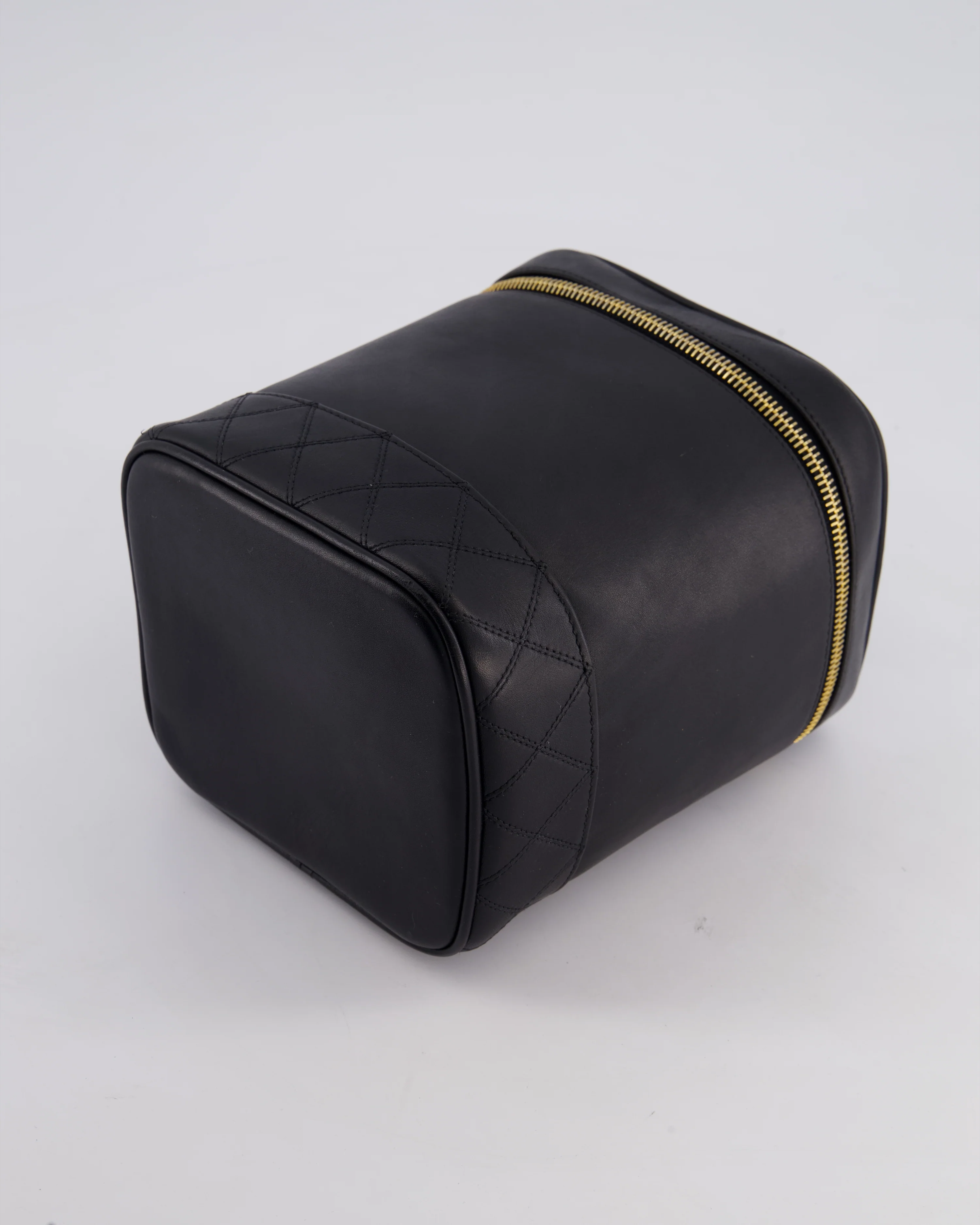 Chanel Black Vintage Leather Vanity Case with 24K Gold Hardware - Image 17