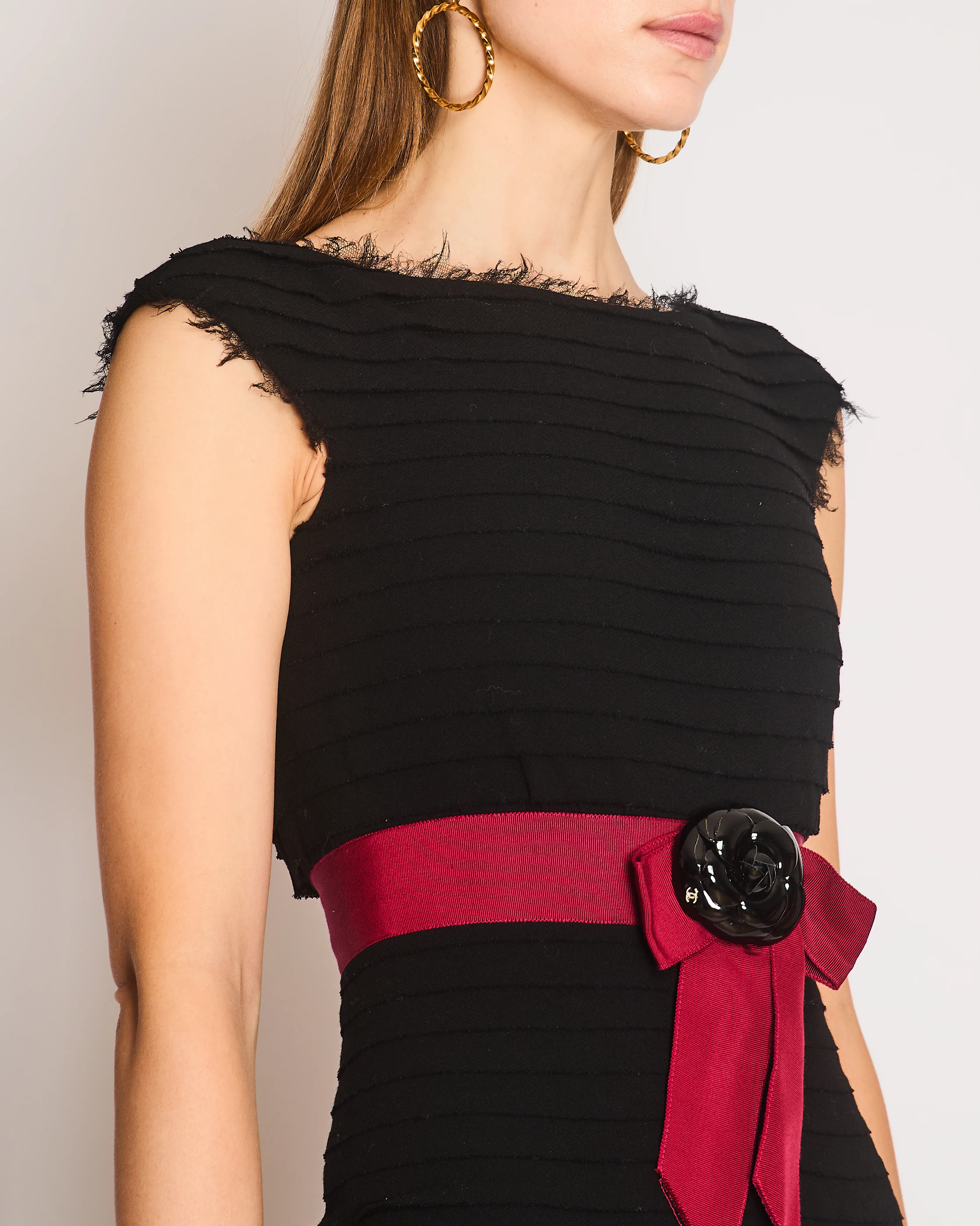 Chanel Black Wool Pleated Mini Dress with Red Sash Belt and Detachable Patent Leather Camellia Brooch with Gold CC Logo Detail Size FR 34 (UK 6) - Image 3