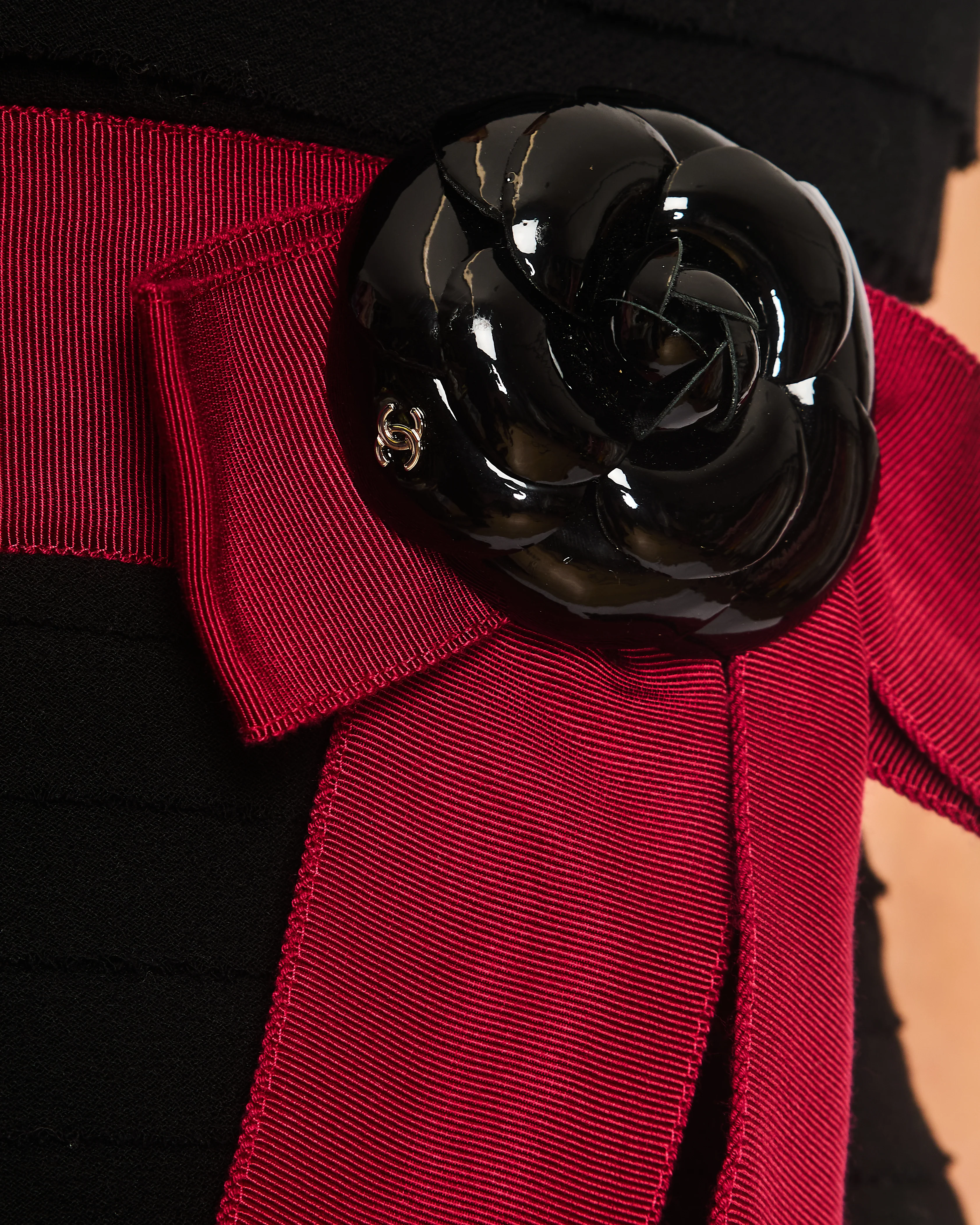 Chanel Black Wool Pleated Mini Dress with Red Sash Belt and Detachable Patent Leather Camellia Brooch with Gold CC Logo Detail Size FR 34 (UK 6) - Image 4