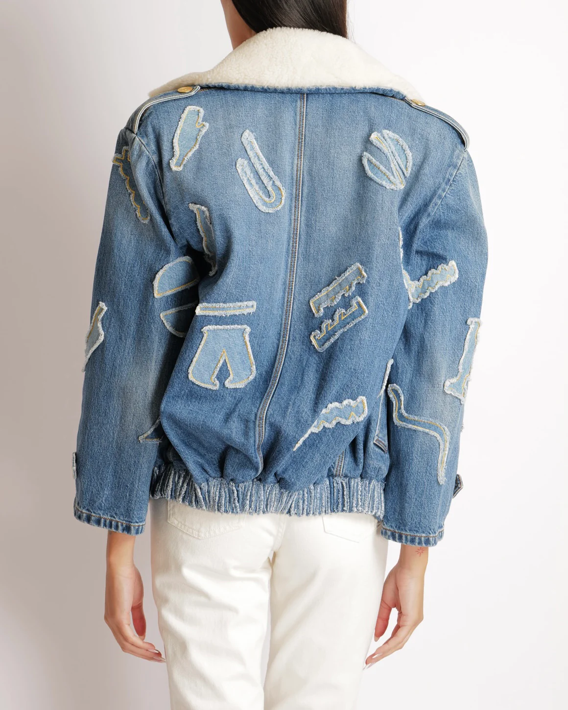 Chanel Métiers d’Art 2019 Blue Denim Jacket with Faux Fur Lining and Patchwork Details with Gold Cat CC Logo Buttons Size FR 34 (UK 6) - Image 2