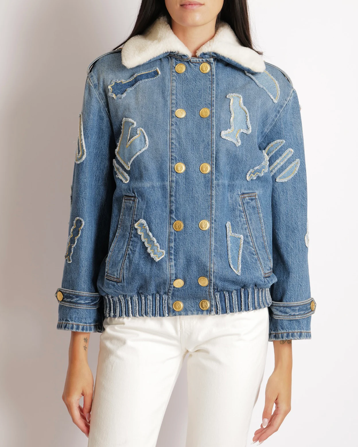 Chanel Métiers d’Art 2019 Blue Denim Jacket with Faux Fur Lining and Patchwork Details with Gold Cat CC Logo Buttons Size FR 34 (UK 6) - Image 5