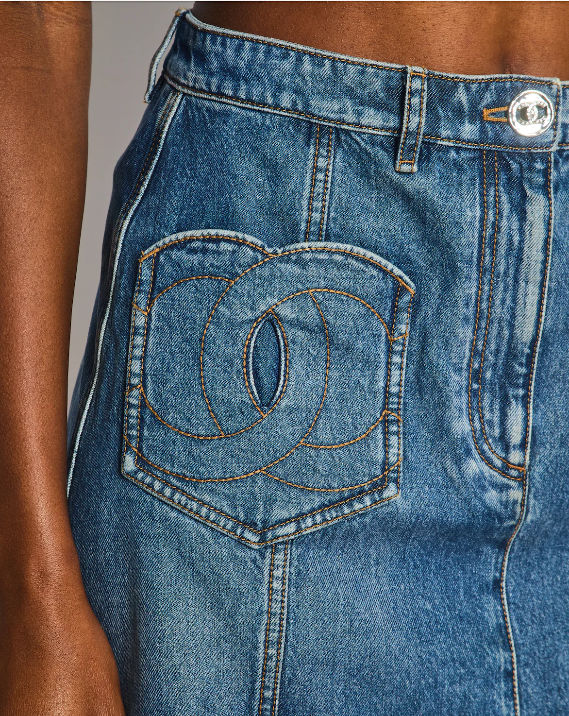 Chanel Blue Denim Mini Skirt with CC Logo Pocket Details Size FR 36 (UK 8) - Image 5