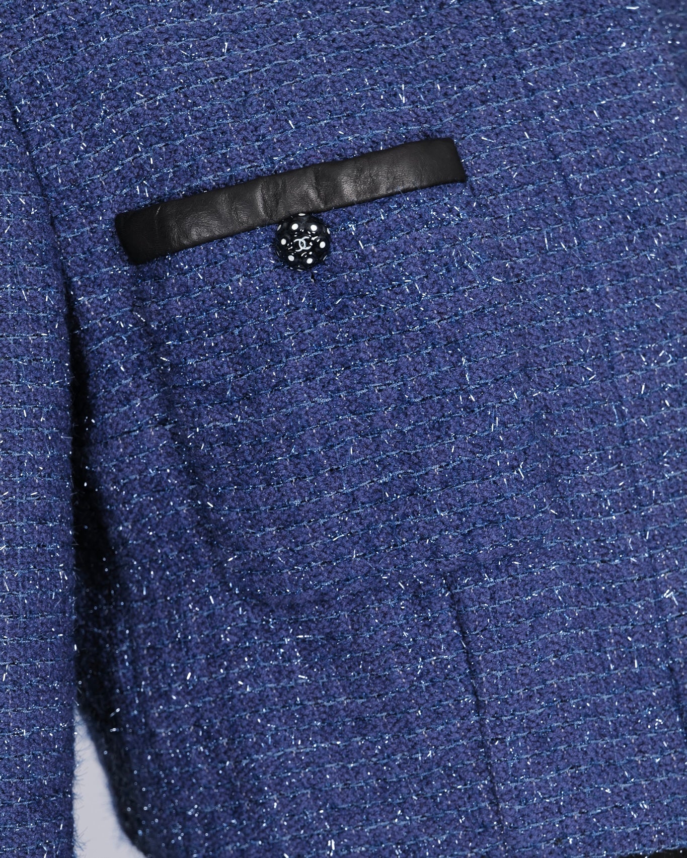 Chanel Cruise 2019 Blue Tweed Cropped Jacket and Trousers Set with CC Logo Buttons and Black Leather Trims Size FR 36/38 (UK 8/10) - Image 3
